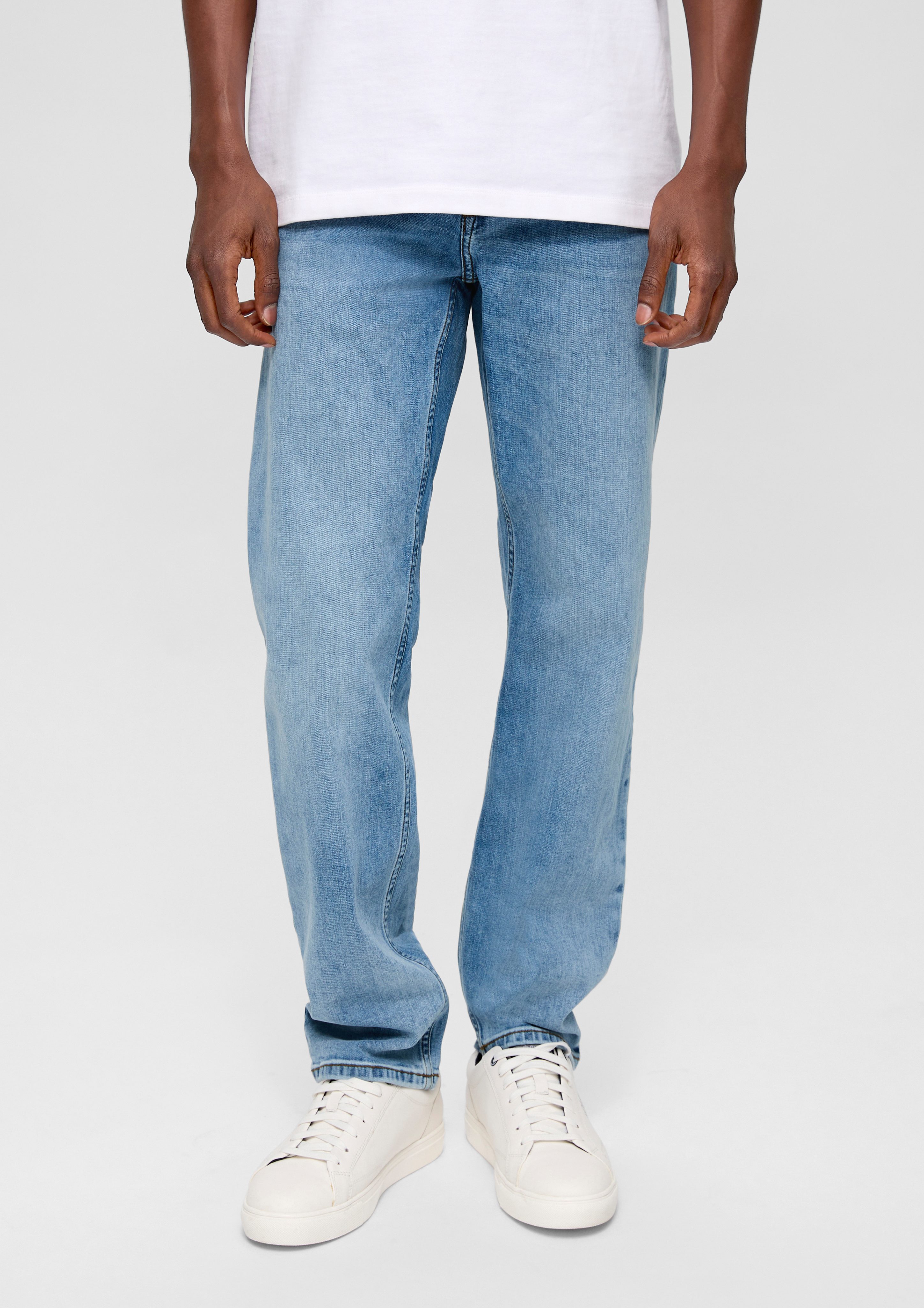 Baumwollstretch Stoffhose s.Oliver / / Rise Mid Nelio Slim Label-Patch / / Slim Jeans Fit Leg