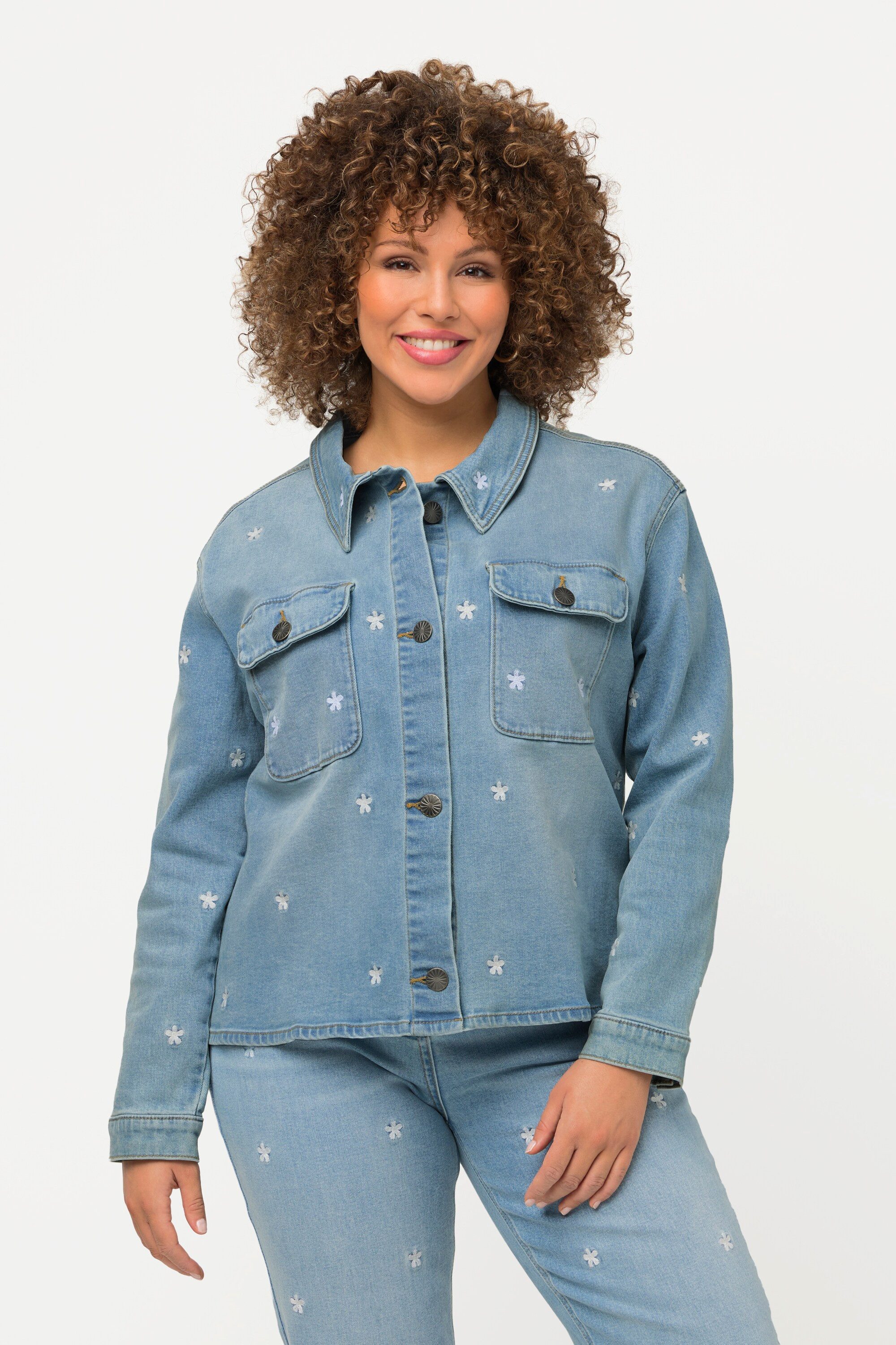 Ulla Popken Kurzjacke Jeansjacke Oversized Blütenstickerei Hemdkragen