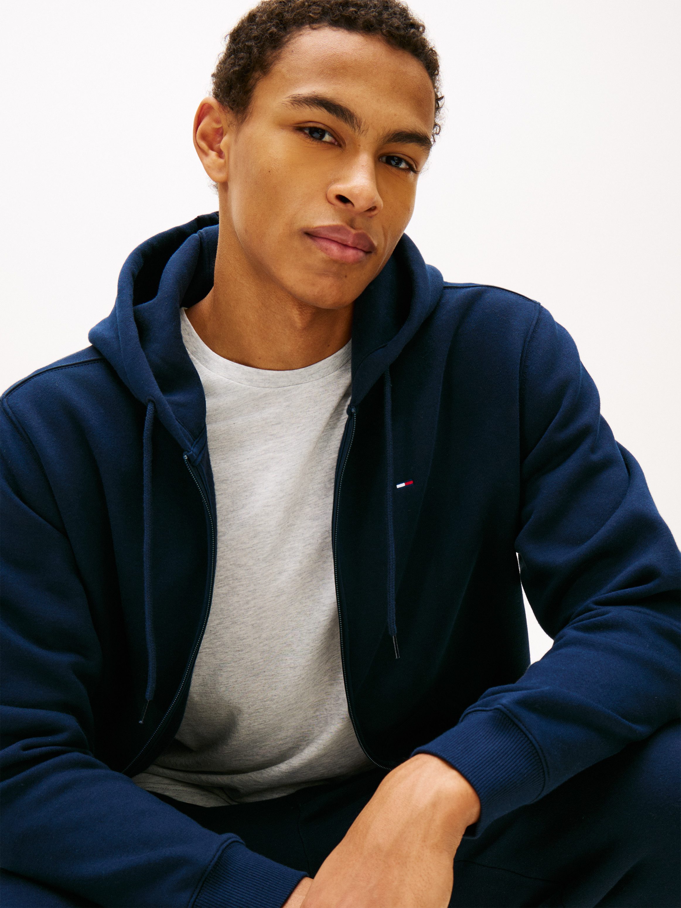 Tommy Jeans Jogginganzug TJM REGULAR FLAG (2-tlg), Sweatjacke und Sweathose, normale Passform