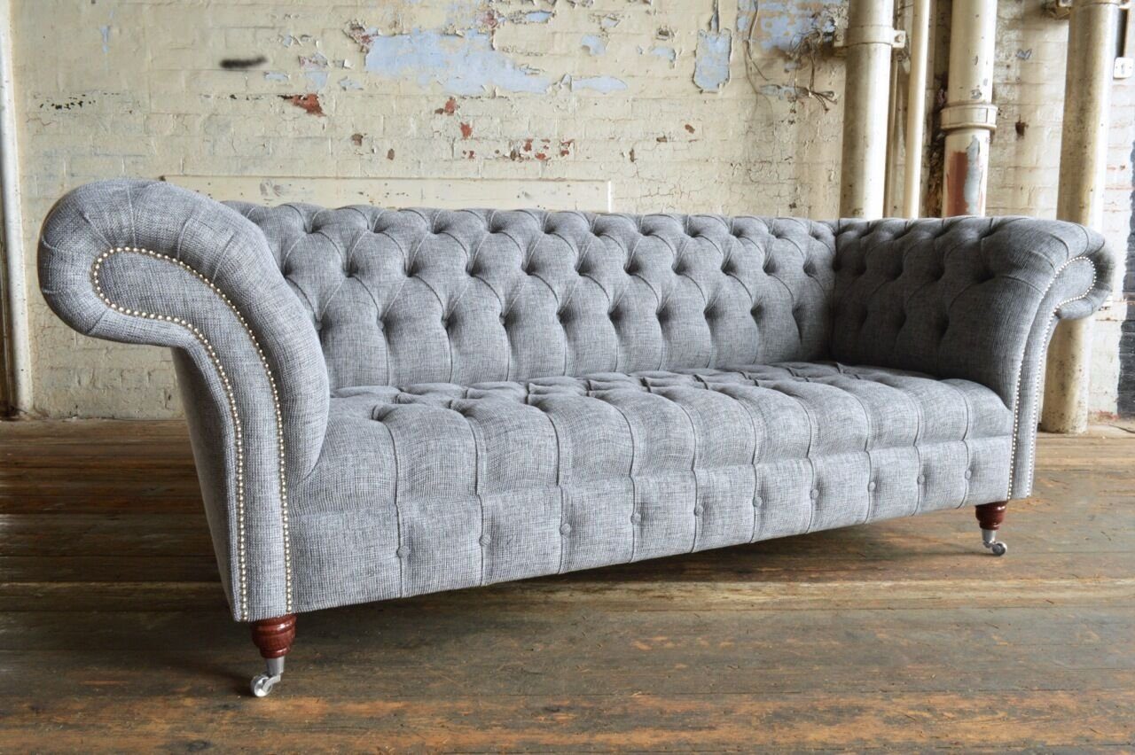 JVmoebel Chesterfield-Sofa Design Sofa 3er Couch Polster Luxus Klassische Textil Chesterfield, Die Rückenlehne mit Knöpfen.