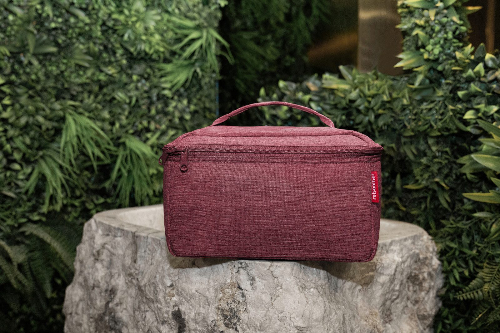 REISENTHEL® Kosmetiktasche beautycase twist maroon – Bild 4 von 5