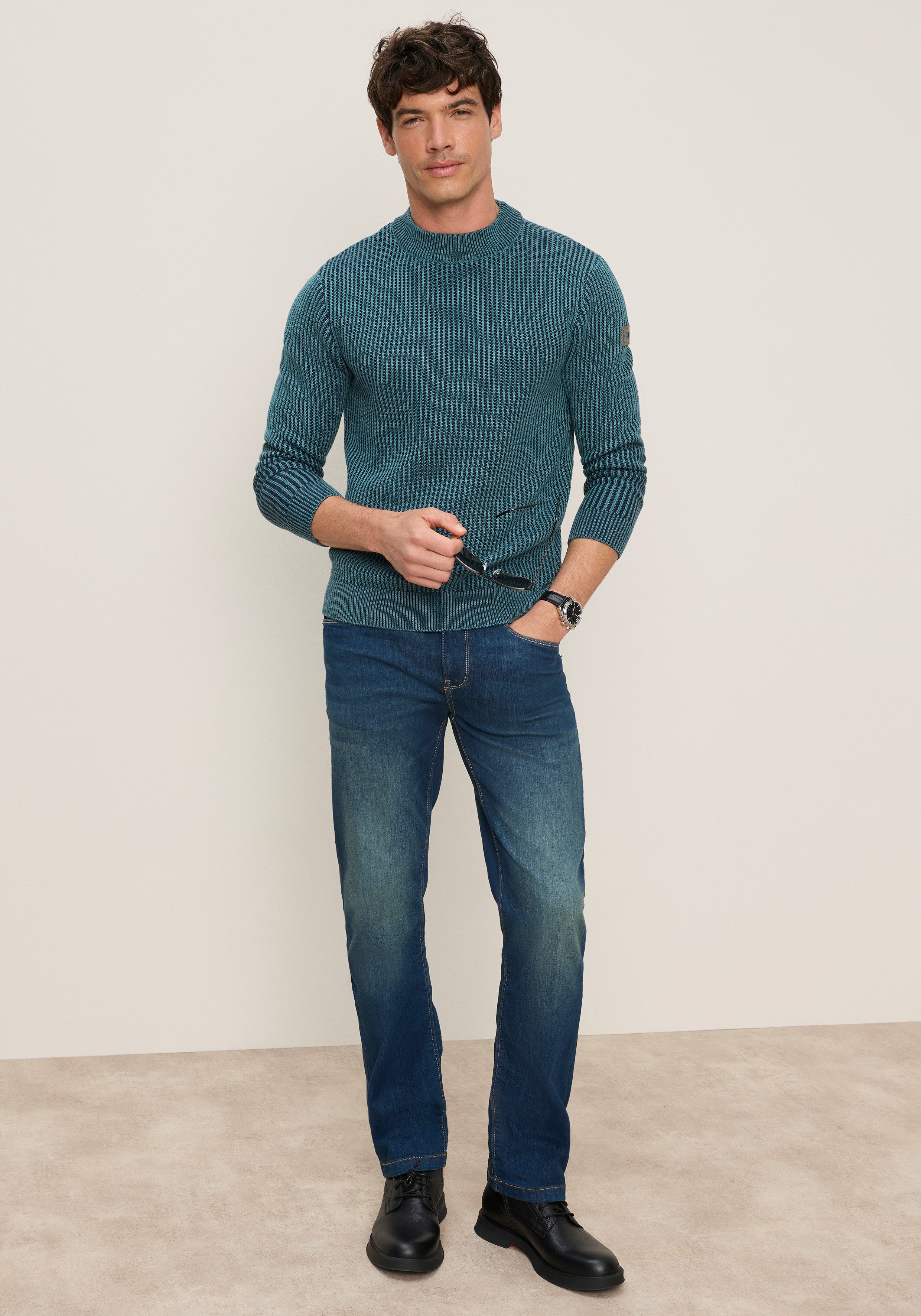Zum Outfit 8
