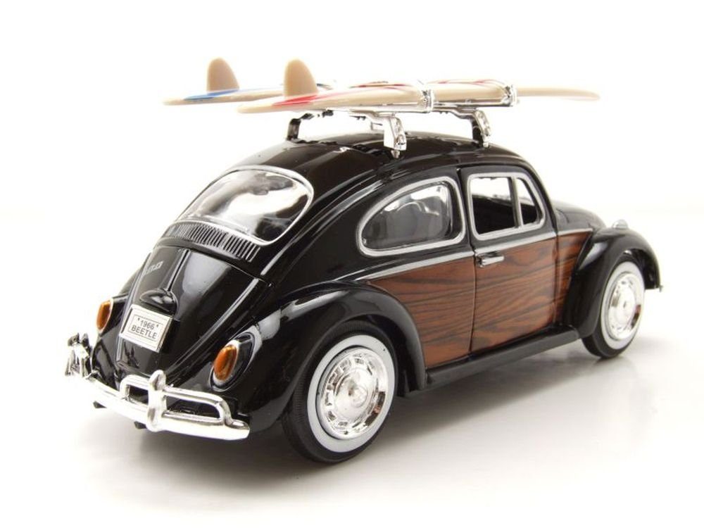 Motormax Modellauto VW Käfer mit Surfbrettern schwarz braun, Maßstab 1:24