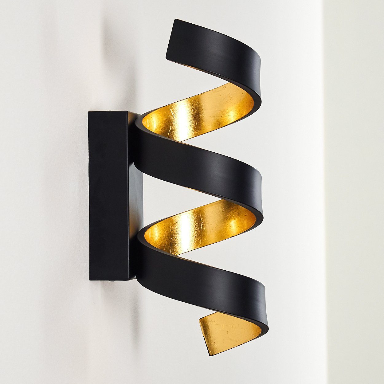 hofstein Wandleuchte »Delia« LED Wandlampe aus Metall in Schwarz/Gold, 3000 Kelvin, 3x3 Watt, 450 Lumen, Innen. Lichteffekt an der Wand
