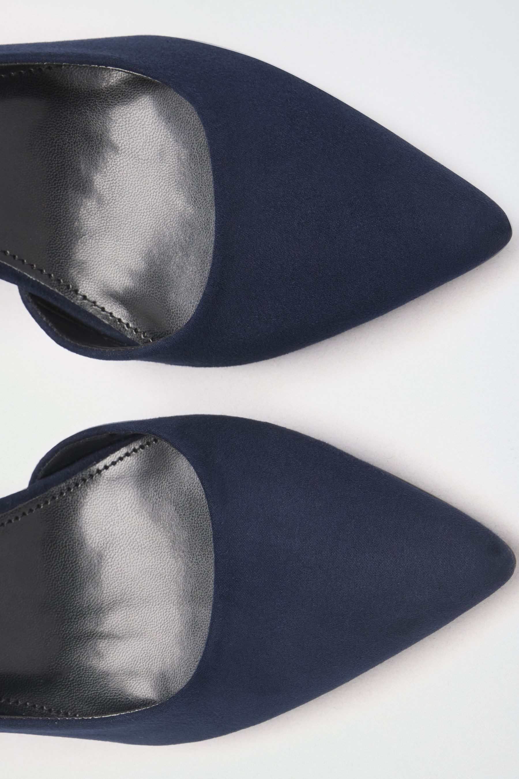 Friends Like These Friends Like These Pumps aus Kunstveloursleder Pumps – Bild 2 von 5