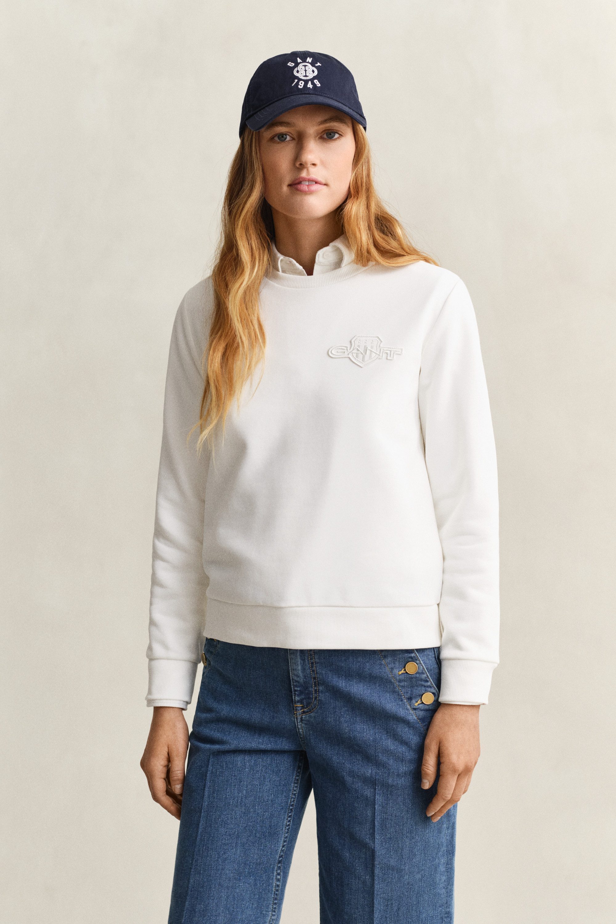 Gant Sweatshirt REG TONAL SHIELD C-NECK SWEAT Ton in Ton Stickerei, Rundhals