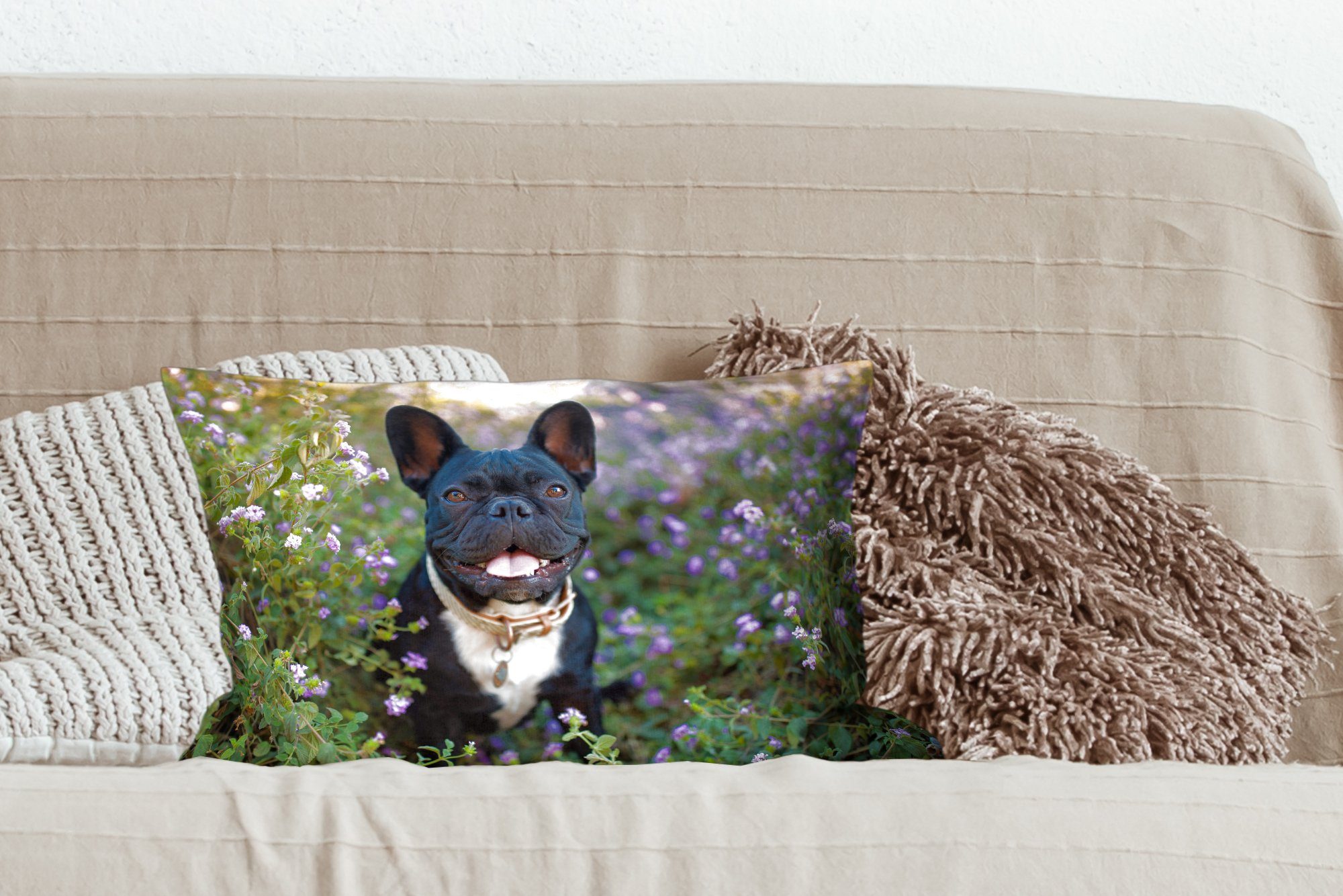 Lila, Bulldogge - Blumen Dekokissen Wohzimmer Dekoration, Schlafzimmer - mit Füllung, Französische MuchoWow Zierkissen, Dekokissen