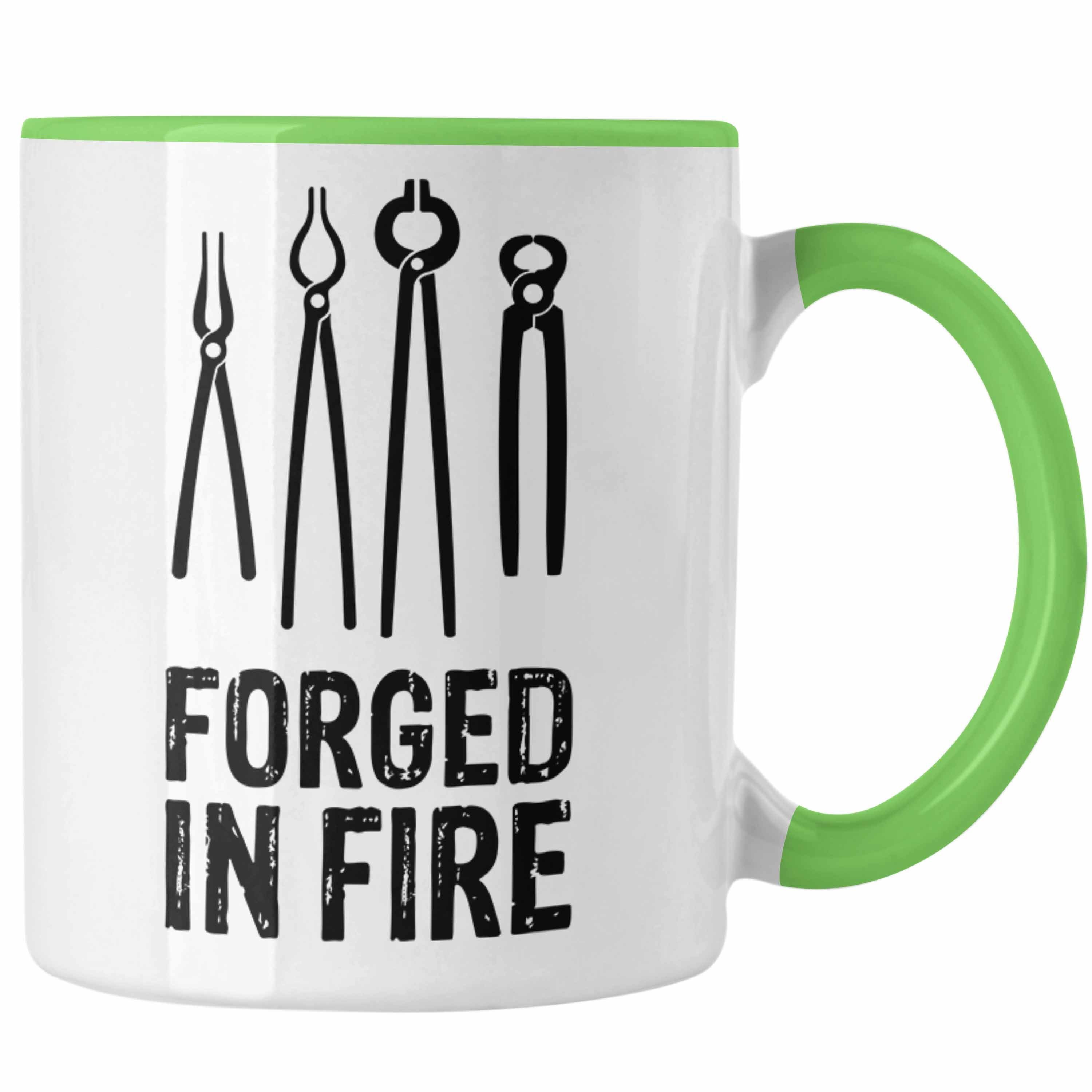 Trendation Tasse Trendation - Schmied Geschenk Tasse mit Spruch Hufschmied Kaffeetasse Geschenkidee Grün