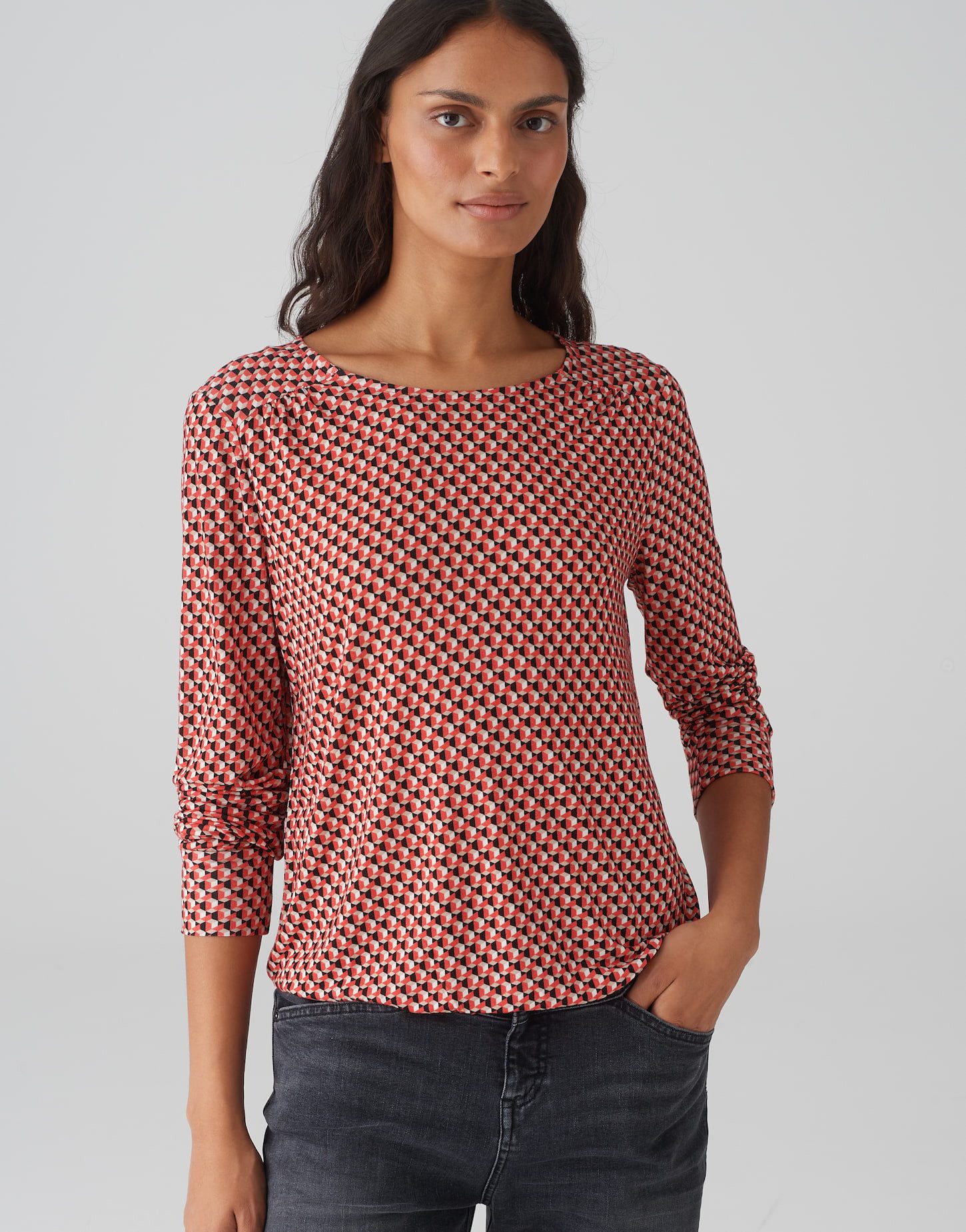 Langarmshirt Shirt SUTHA ABSTRACT Regular aus ECOVERO™ Viskose