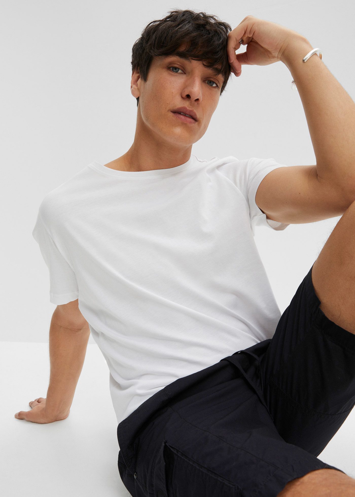 bonprix T-Shirt (Packung, 5-tlg., 5er) Regular Fit, Kurzarm, für warme Tage, aus Baumwolle und Viskose