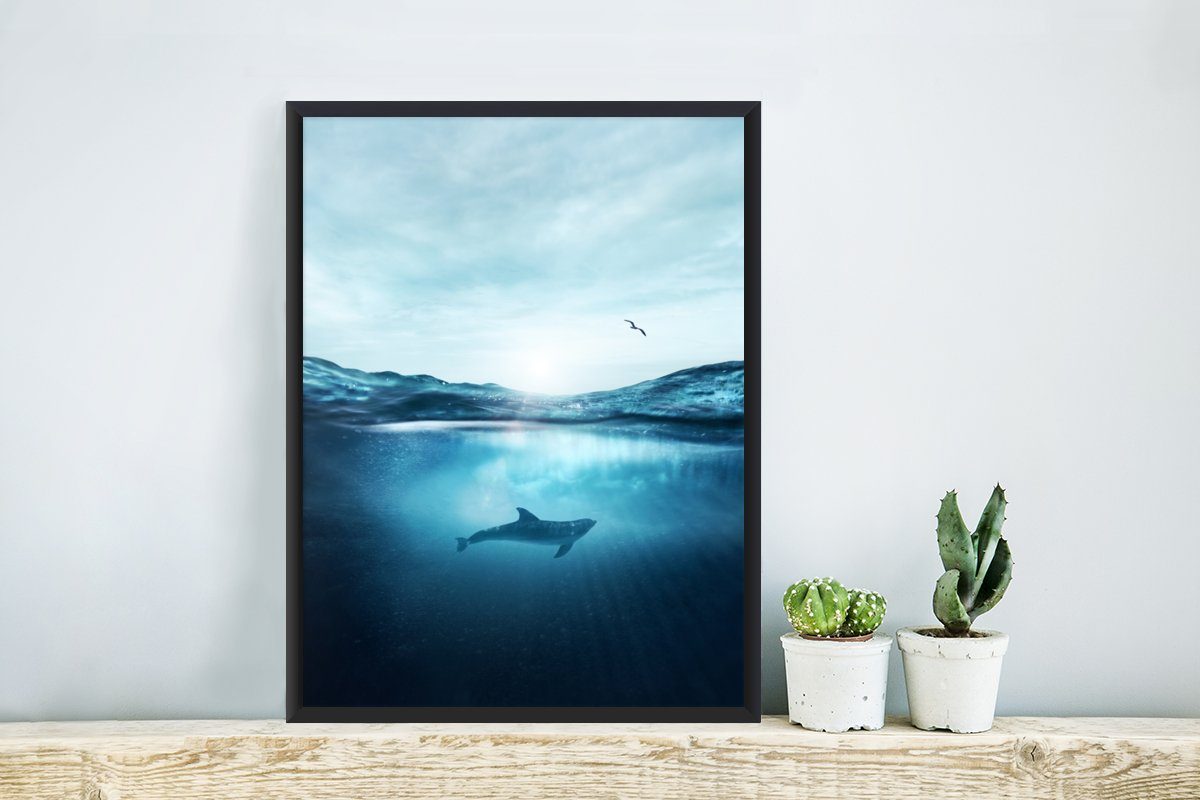 MuchoWow Poster Delfin mit - - Poster, St), (1 Gerahmtes Meer, Kunstdruck, Schwimmen Rahmen, Bilderrahmen Schwarzem