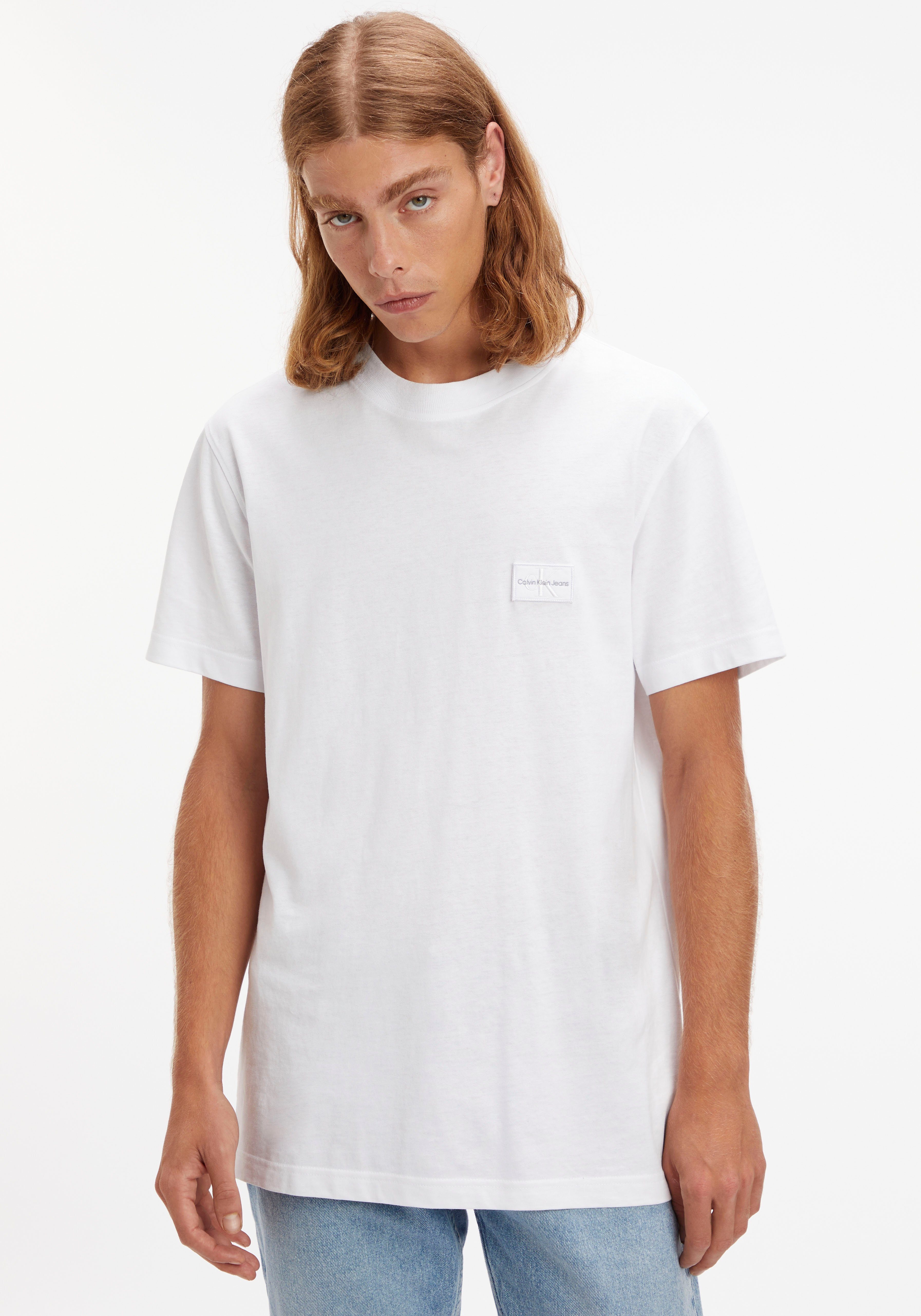 Calvin Klein Jeans T-Shirt SHRUNKEN BADGE TEE mit Calvin Klein Logo-Badge auf der Brust Bright White