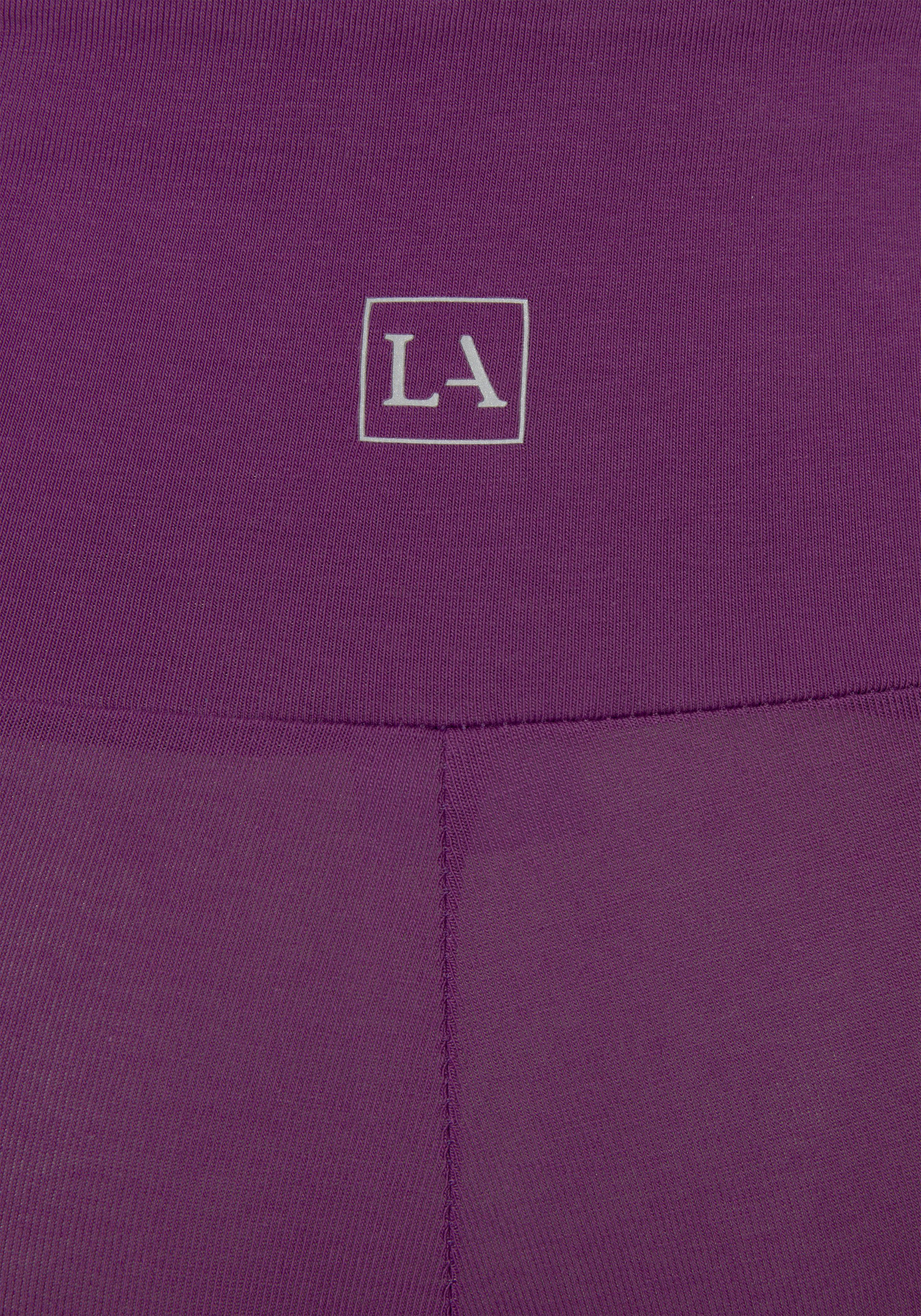 breitem mit lila Loungewear Logodruck, Bündchen und Shorts LASCANA