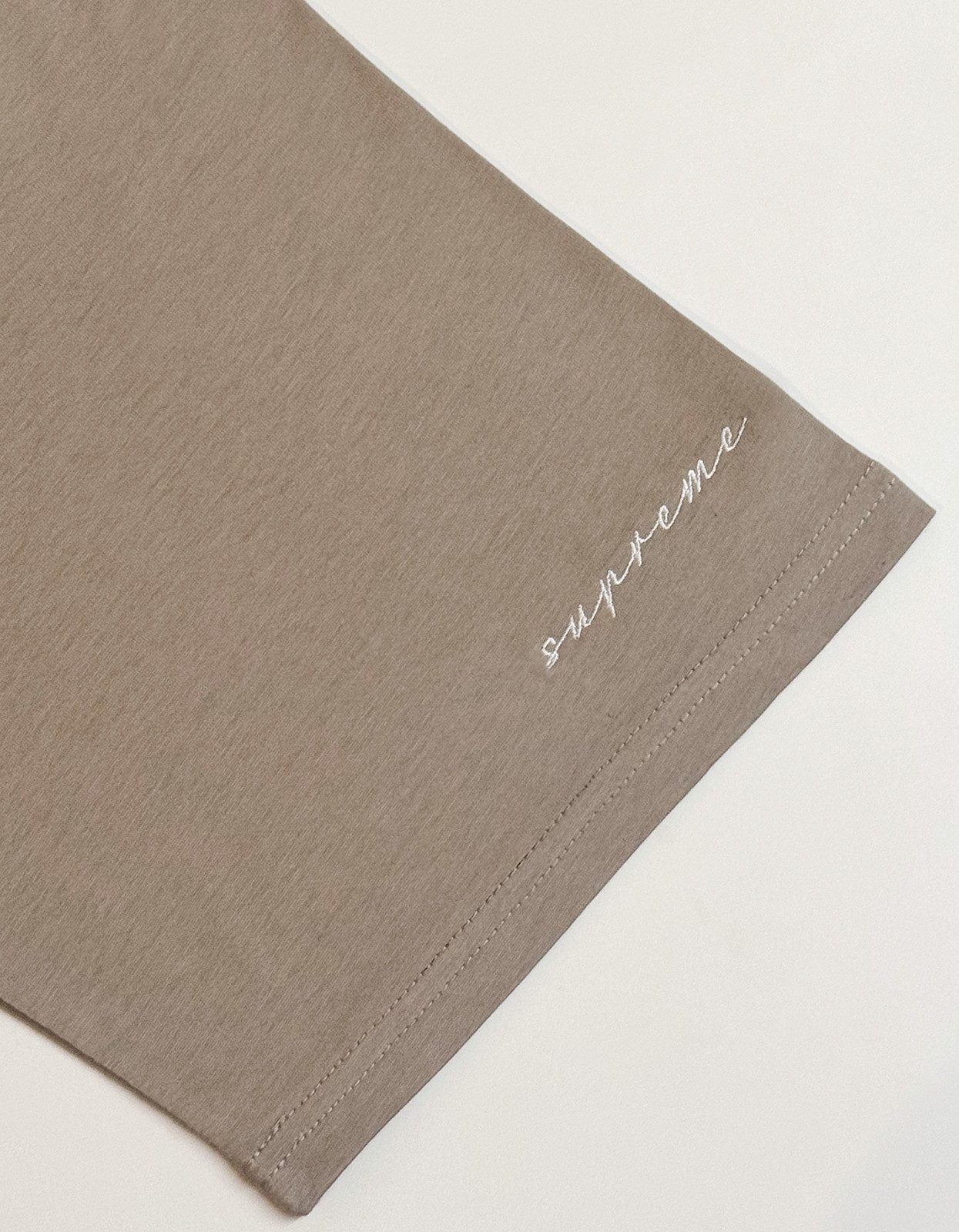 DADA Supreme T-Shirt Oversize Passform mit Frontstickerei und Supreme Ärmel günstig online kaufen