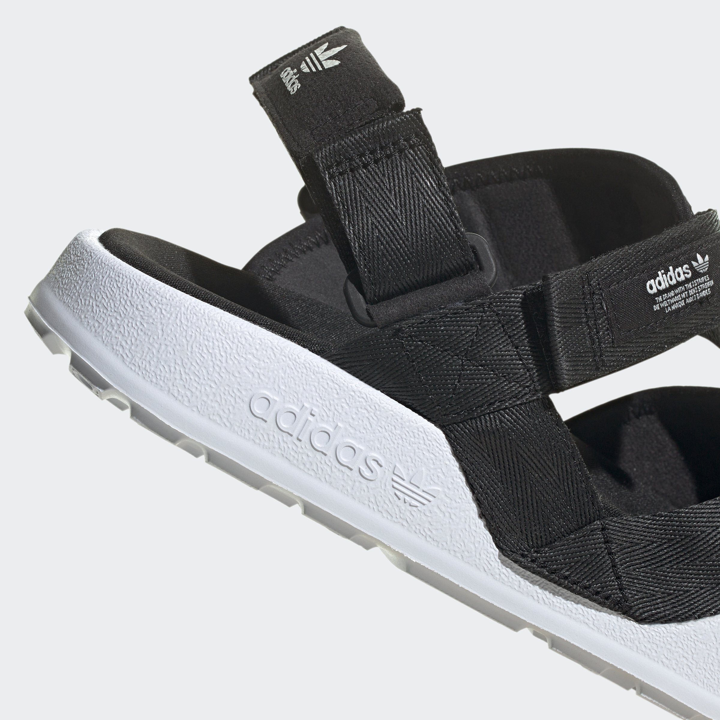 adidas Originals ADILETTE ADVENTURE Cloud SANDALE White / Sandale Off Core / Black mit White Klettverschluss