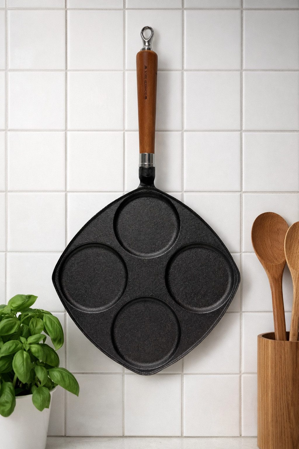 Ronneby Bruk Bratpfanne Maestro Eierpfanne, 25 x 25 cm, mit Holzgriff, Gusseisen (1-tlg)