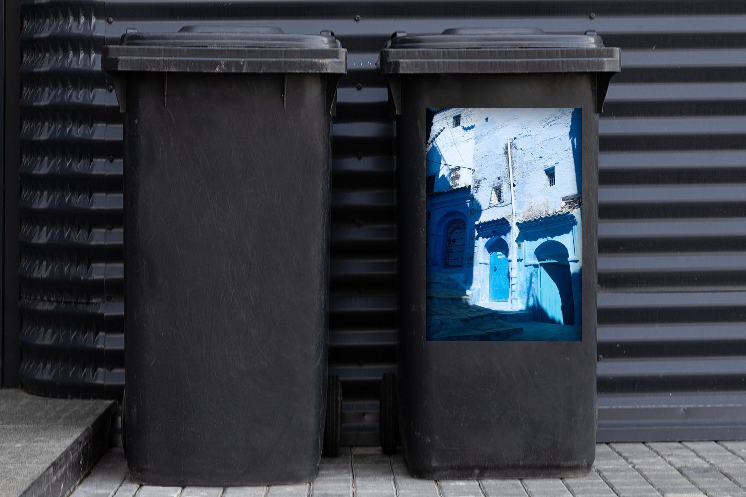 Wandsticker von Blaue Container, MuchoWow Abfalbehälter Häuser Sticker, Mülleimer-aufkleber, Mülltonne, St), Chefchaouen (1