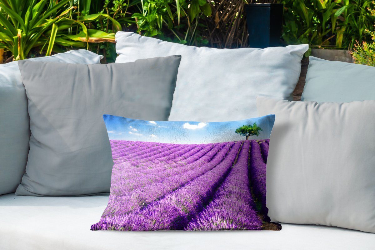 MuchoWow Dekokissen Rollende Lavendelhügel mit Kissenhülle einem Dekokissenbezug, Outdoor-Dekorationskissen, Baum, Polyester
