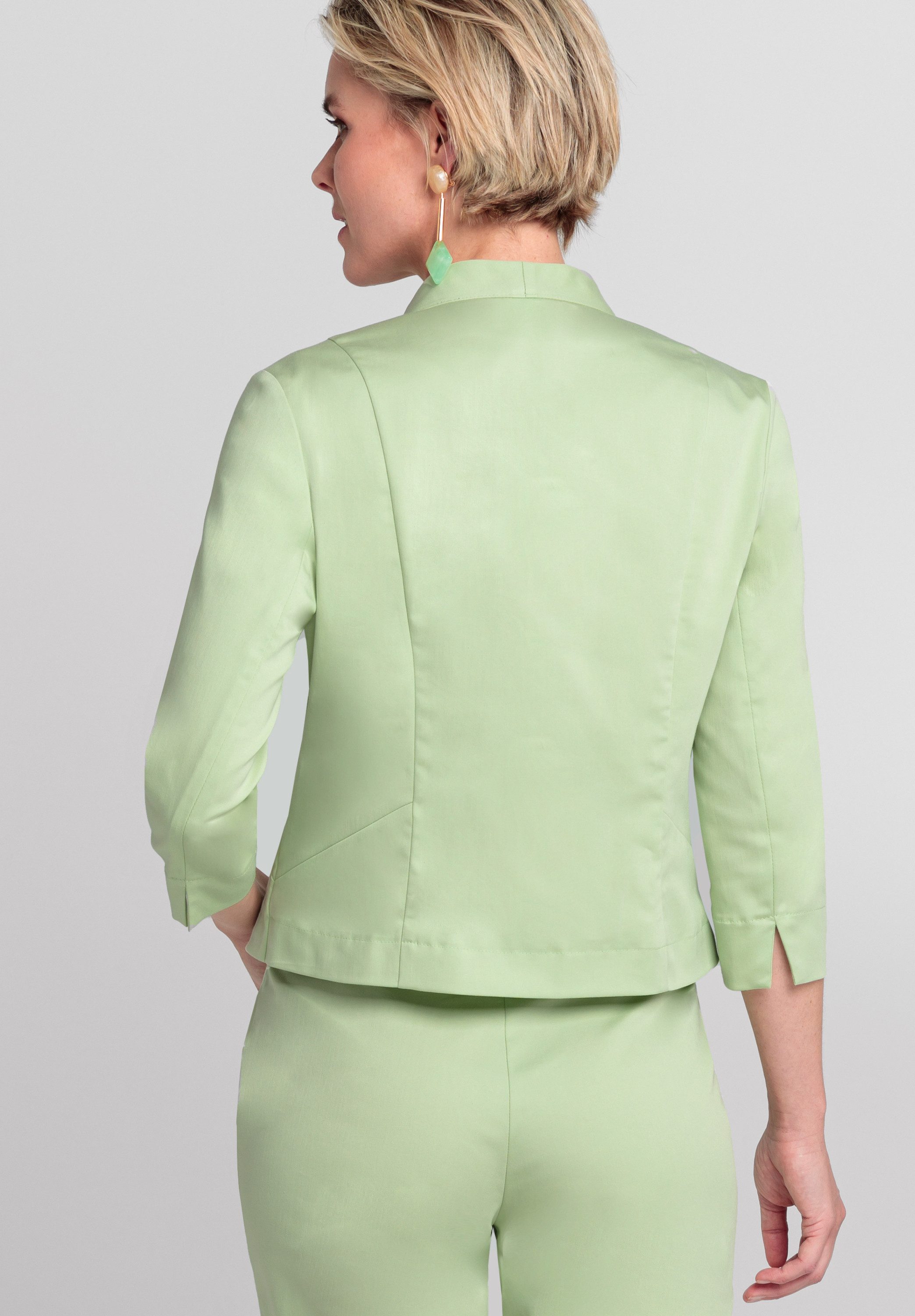 bianca Kurzblazer ABBY in moderner Länge und cooler Trendfarbe