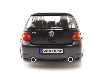 Maisto® Modellauto VW Golf 4 R32 matt schwarz Modellauto 1:24 Maisto, Maßstab 1:24