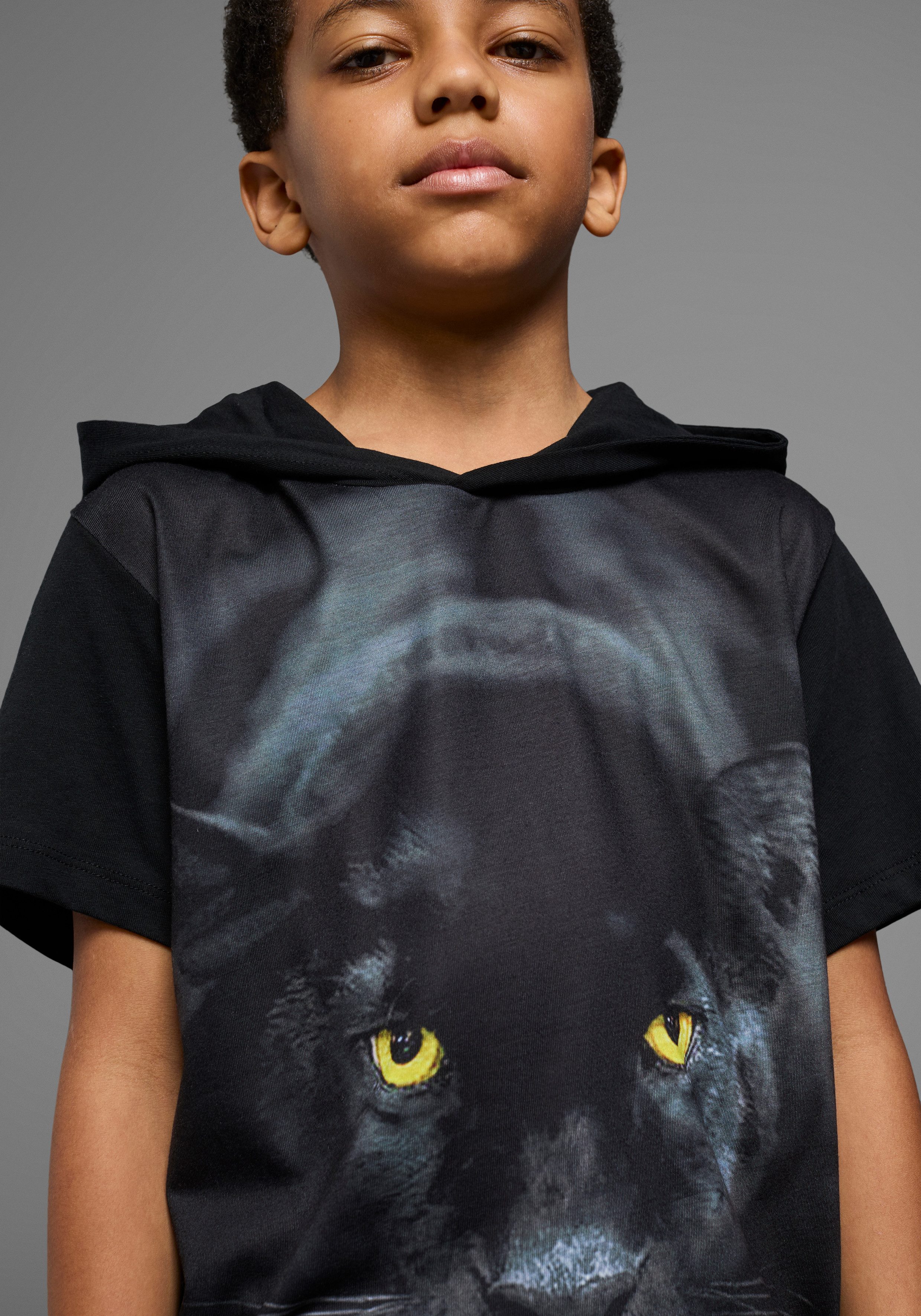 KIDSWORLD T-Shirt, Kapuzen-T-Shirt mit Fotoprint: PANTHER Kurzarm, modische Passform, mit stylischem Druck