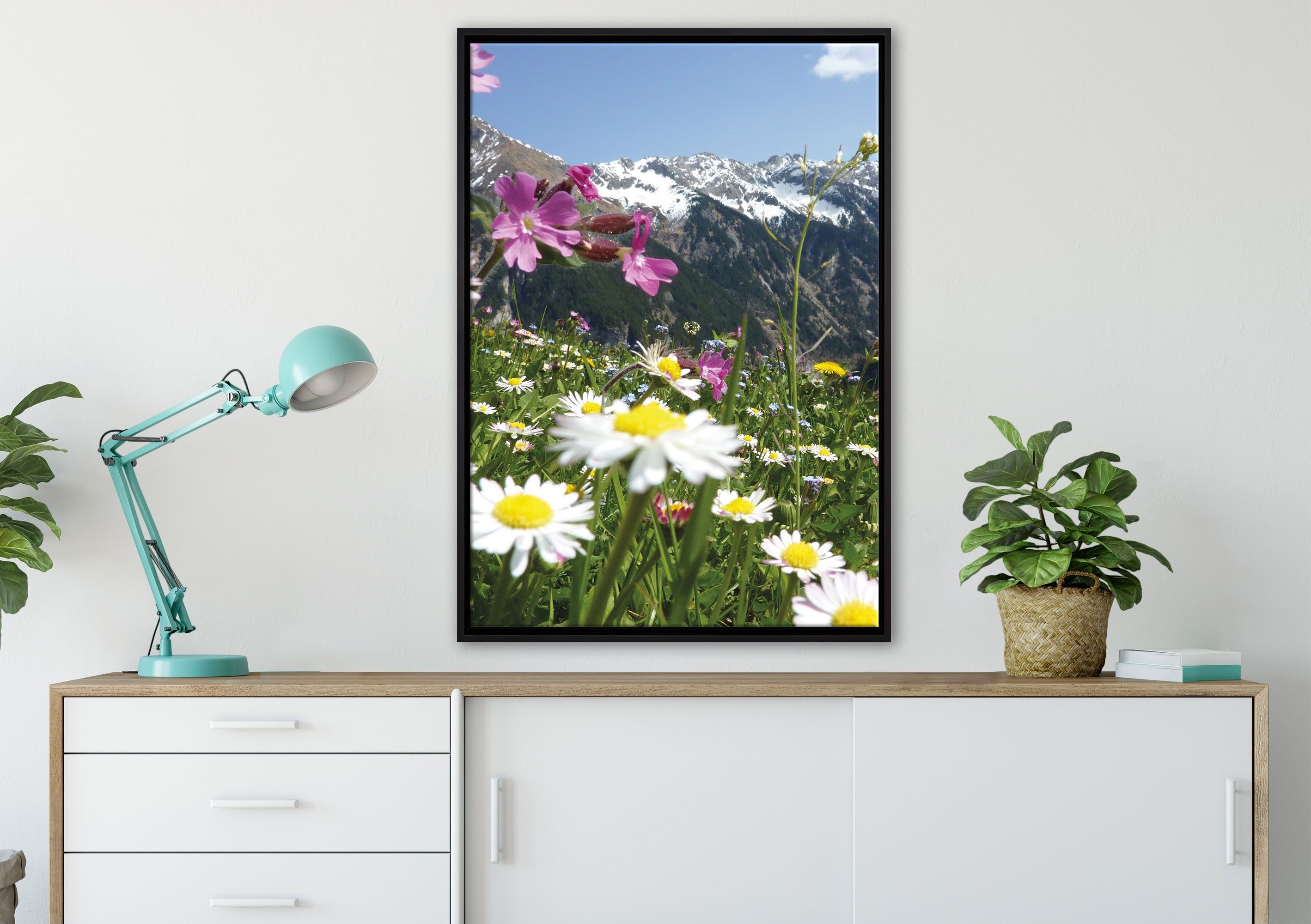 Zackenaufhänger Pixxprint (1 gefasst, Schattenfugen-Bilderrahmen Wunderschöne in Alpenwiese, Wanddekoration fertig St), Blumen Leinwandbild einem Leinwandbild inkl. bespannt,