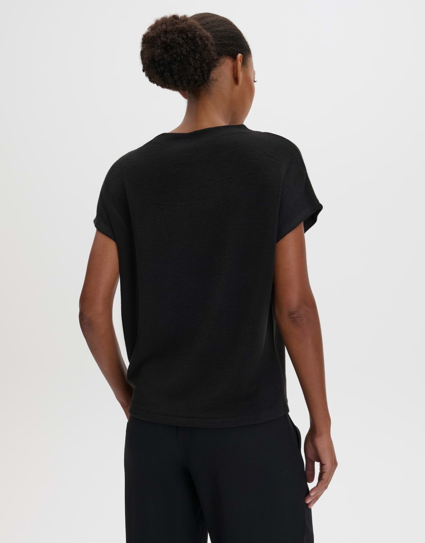 someday Kurzarmshirt Kaleni aus Viskosemix mit feiner Rippstruktur Elastischer Komfort mit modernem Funnel Neck