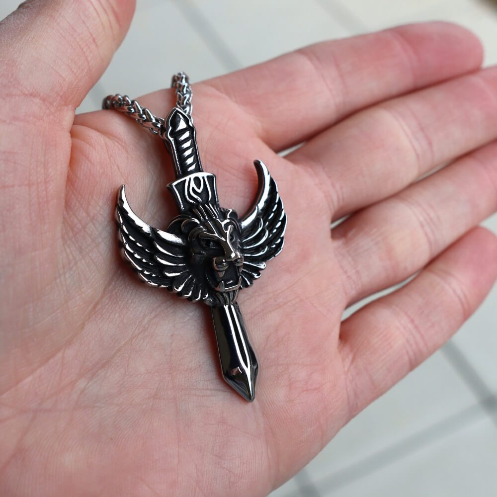 DALMARO Kette mit Anhänger Lederkette Edelstahlkette 316L LÖWEN SCHWERT, Herren Halskette Biker / Wikinger Kette - Schmuckbox