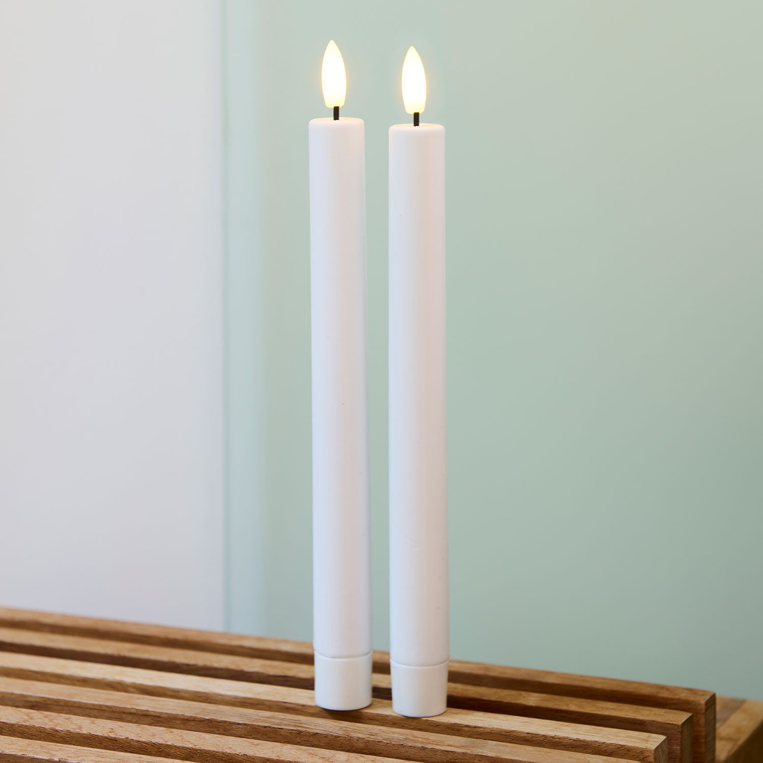 Sirius Home A/S LED-Kerze Stabkerze Sille 2er Set 2 x 25cm weiß, flackernde 3D Flamme – Bild 2 von 2