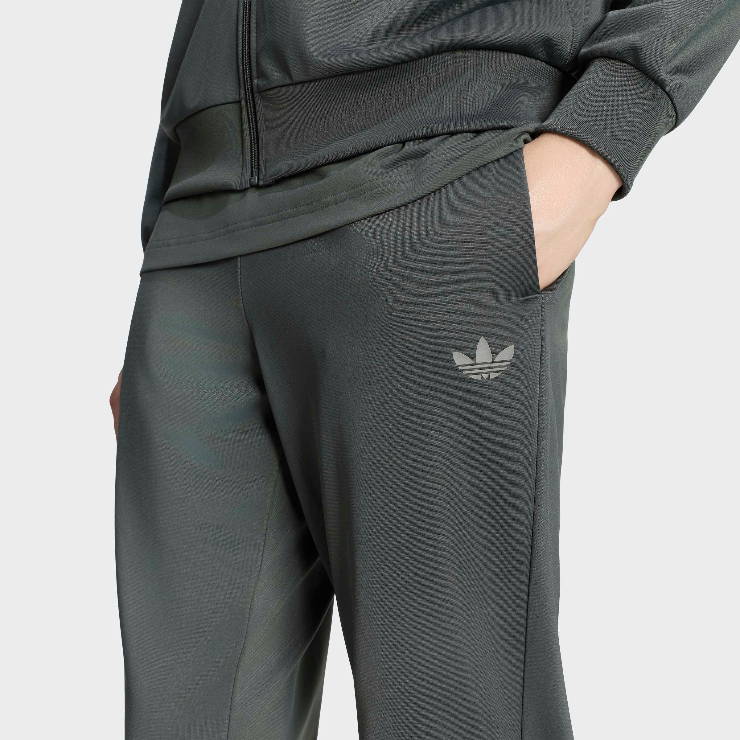 adidas Originals Trainingsanzug TECH TREFOIL ESSENTIALS (2-tlg), zweiteiliges Set, für Erwachsene, aus Polyester – Bild 5 von 5