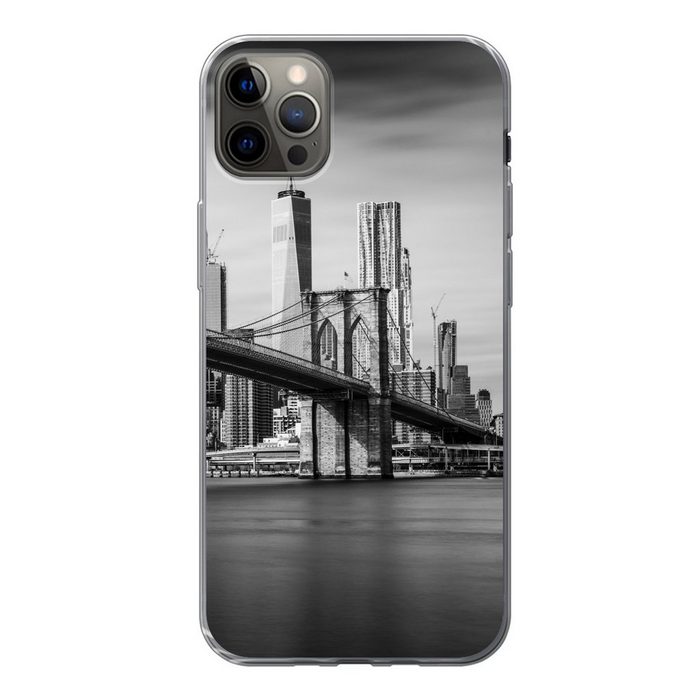 MuchoWow Handyhülle Brooklyn Bridge und die New Yorker Skyline in schwarz-weiß Handyhülle Apple iPhone 13 Pro Max Smartphone-Bumper Print Handy