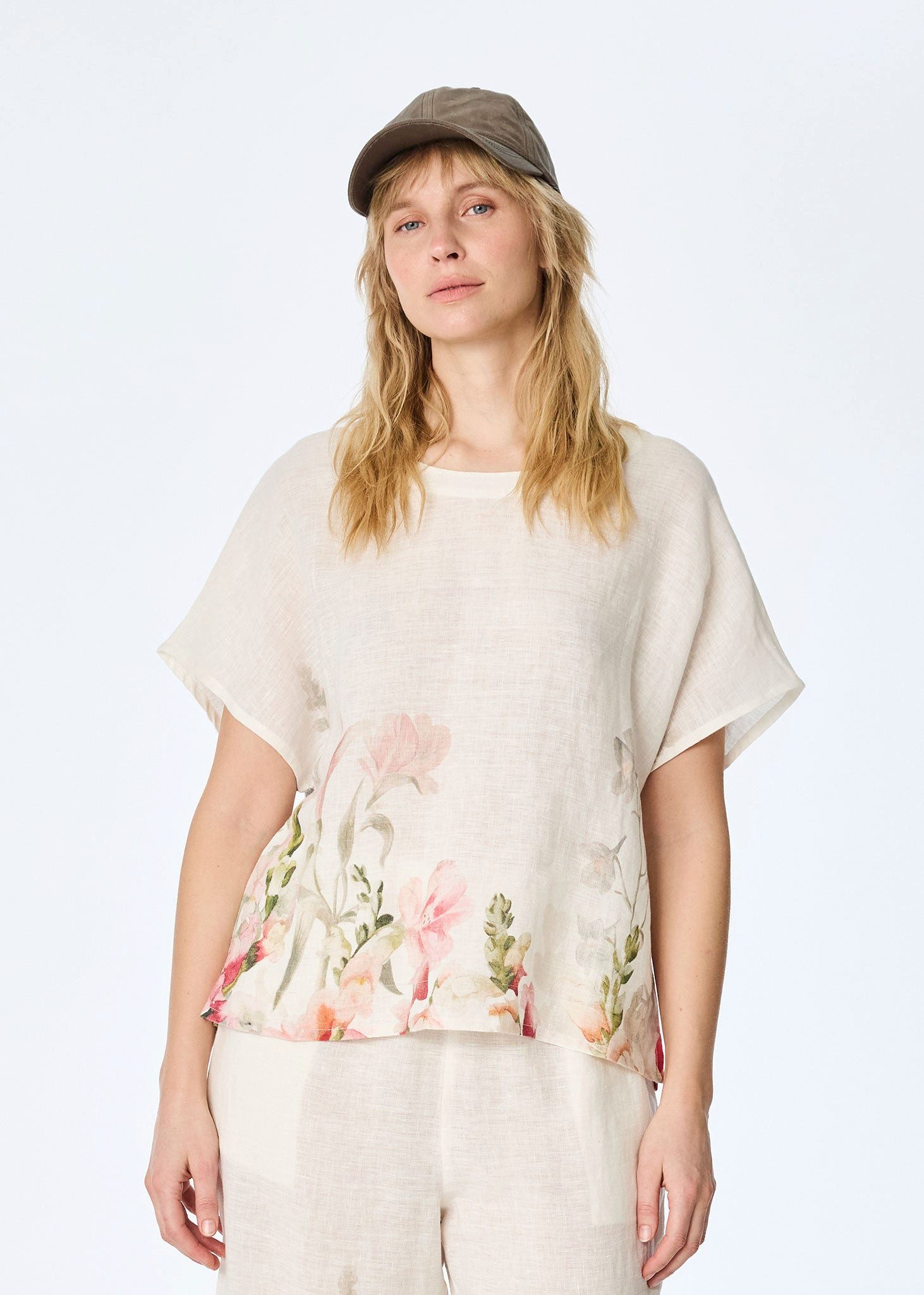 Himalaya Clothing Shirttop Kurzarmshirt mit floralem Aquarell-Print - T-Shirt Damen aus Leinen Damen Oberteil atmungsaktiv & klimaregulierend