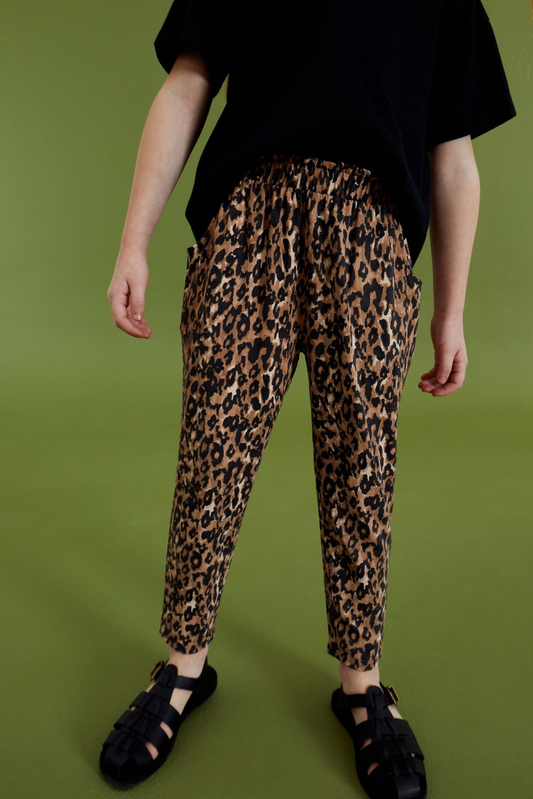 Next Stretch-Jersey Animal (1-tlg) Print Schlupfhose Tropenprint Hose mit aus