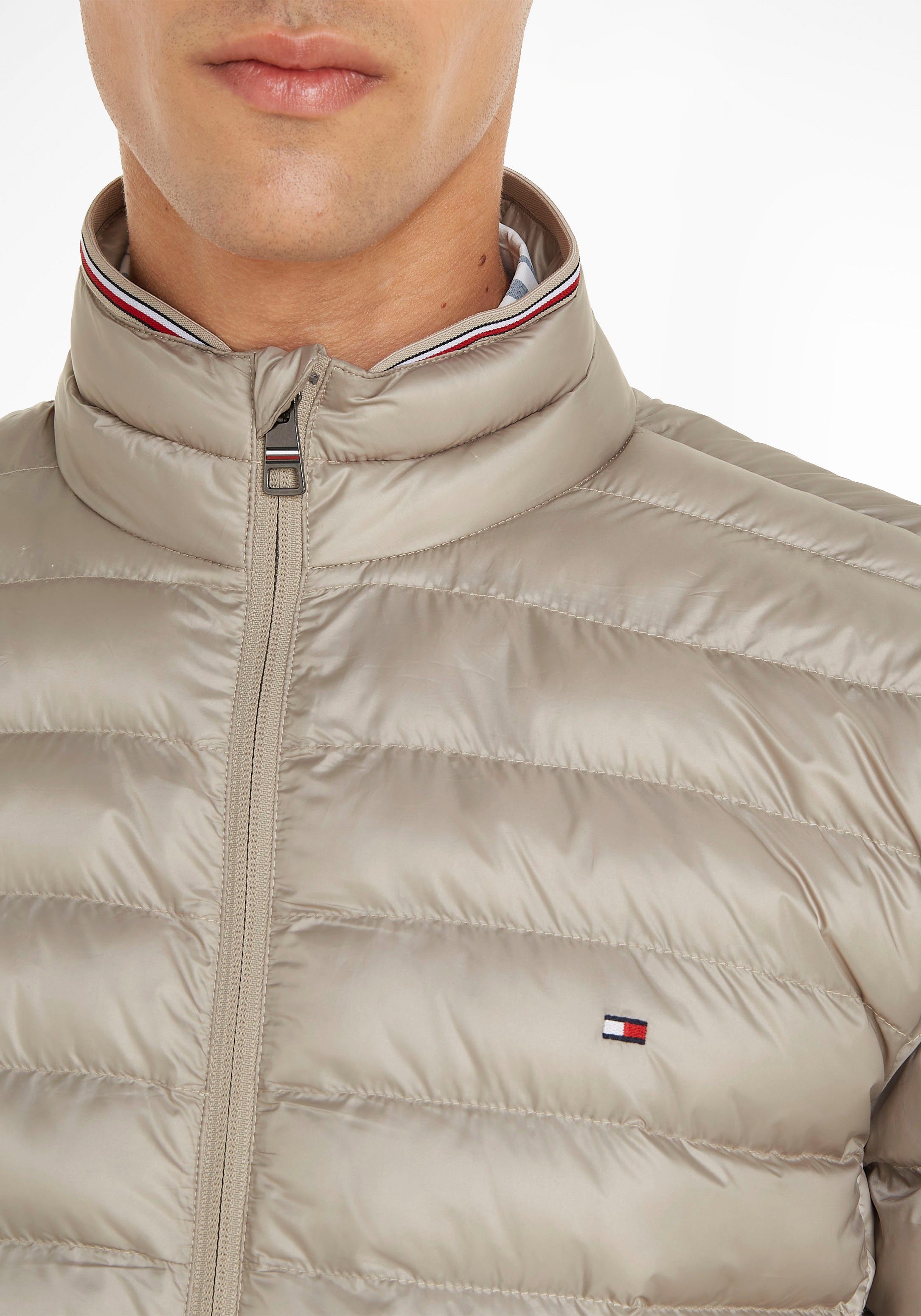 RECYCLED JACKET Tommy Steppjacke mit Hilfiger Hilfiger Logostickerei PACKABLE Tommy Stone