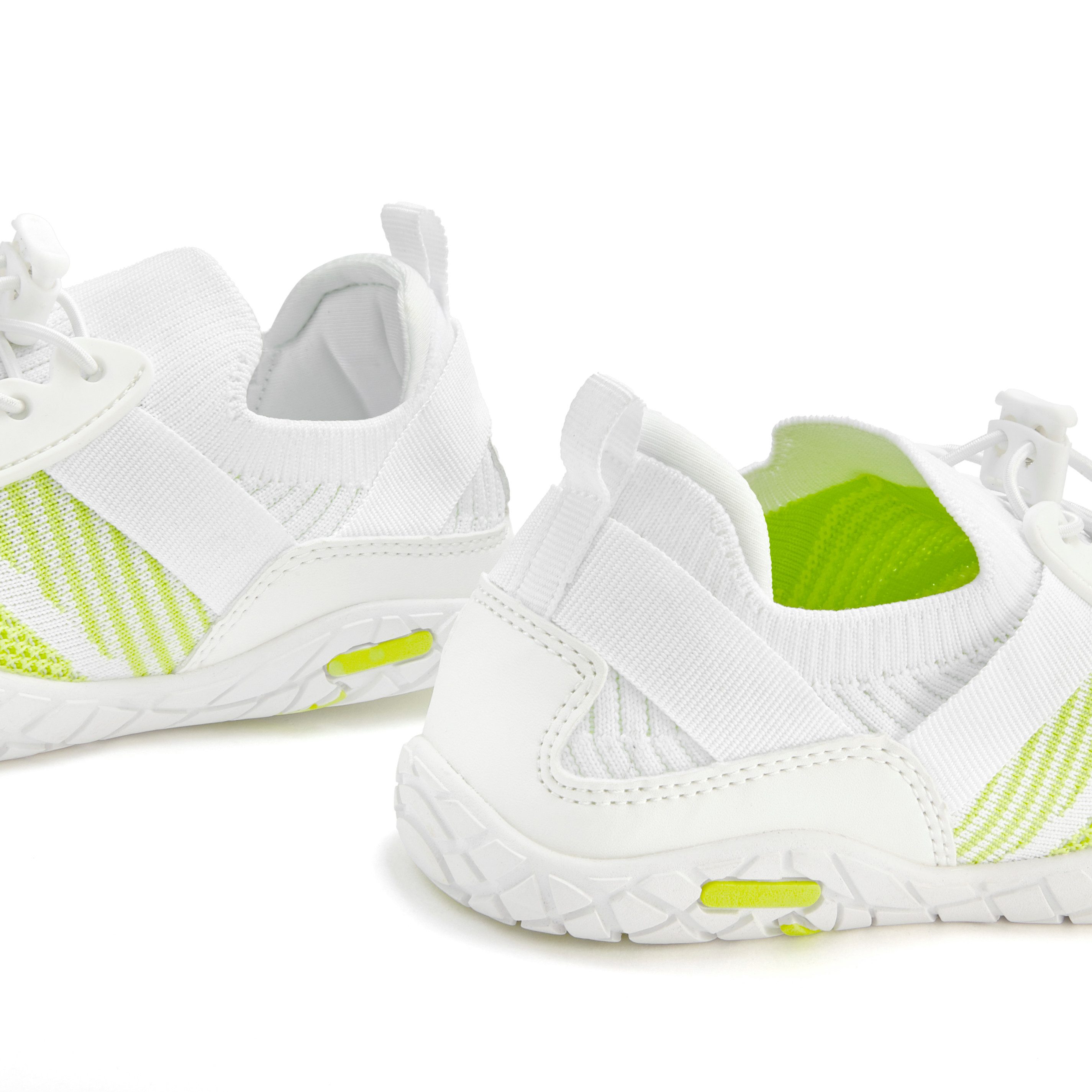 LASCANA Slip-On-Sneaker, Sneaker Freizeitschuh, Halbschuh superleicht, flache flexible Sohle VEGAN