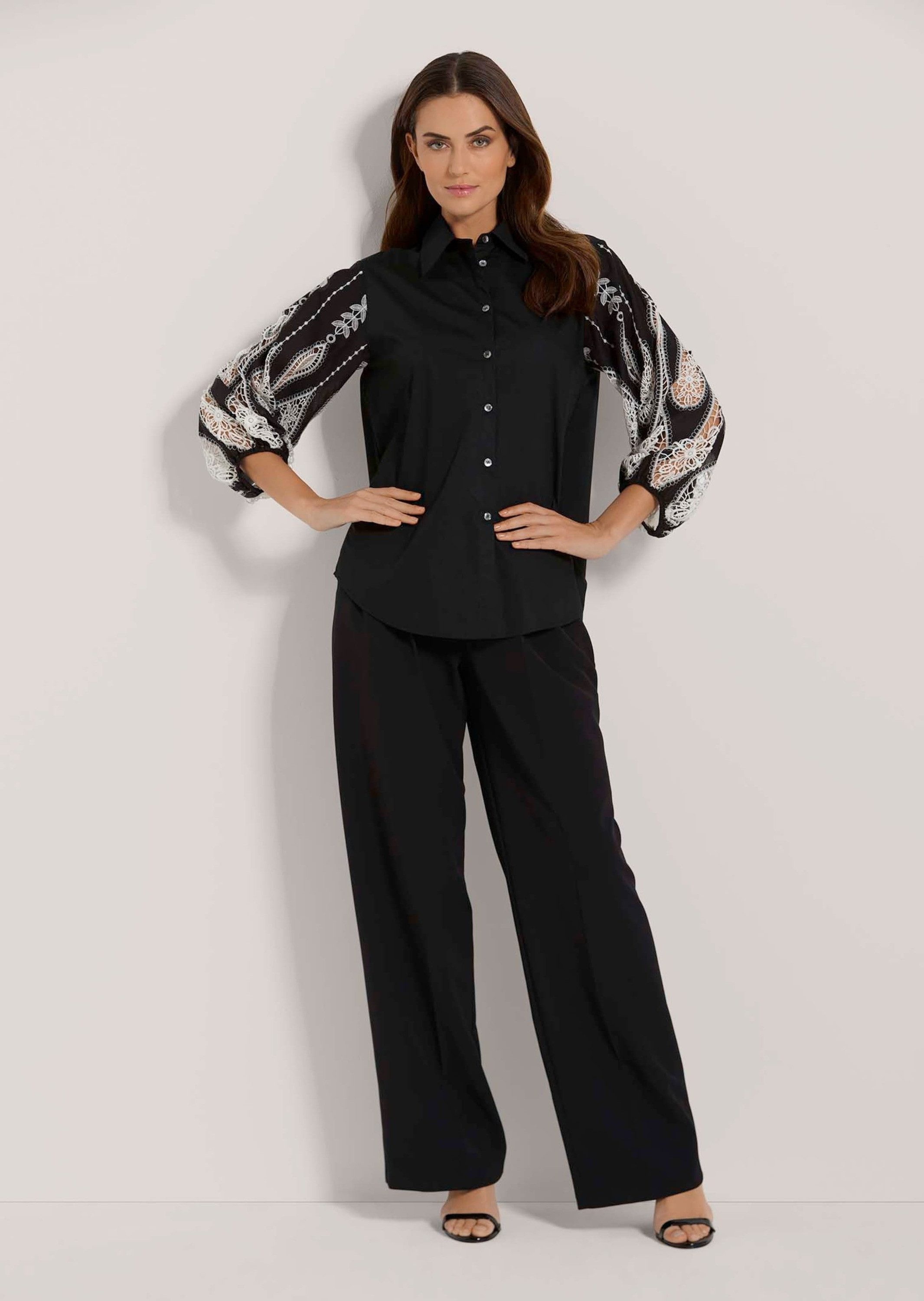 MADELEINE Hemdbluse Elegante Bluse mit Lochstickerei Hemdbluse mit Hemdkrag günstig online kaufen