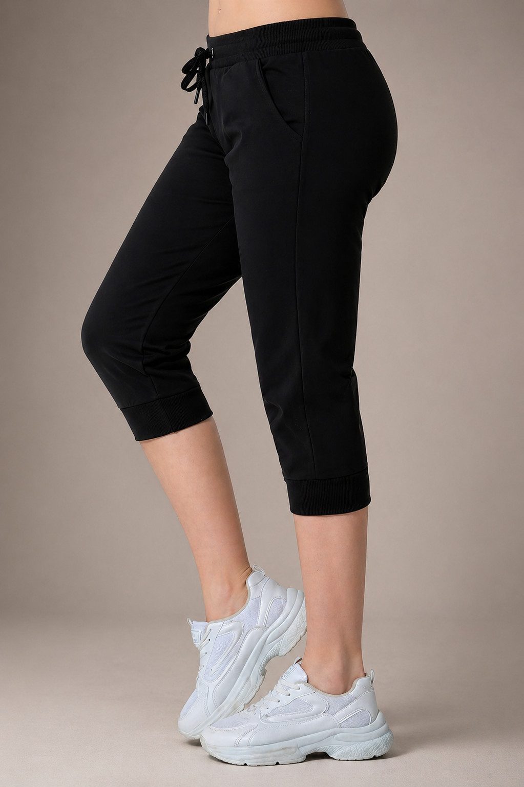 S&S Jogginghose Jogginghose 3/4 Hose Damen Caprihose Kurze Hose (Packung, 1-tlg., Jogginghosen) Bequeme Sporthose mit Kordelzug