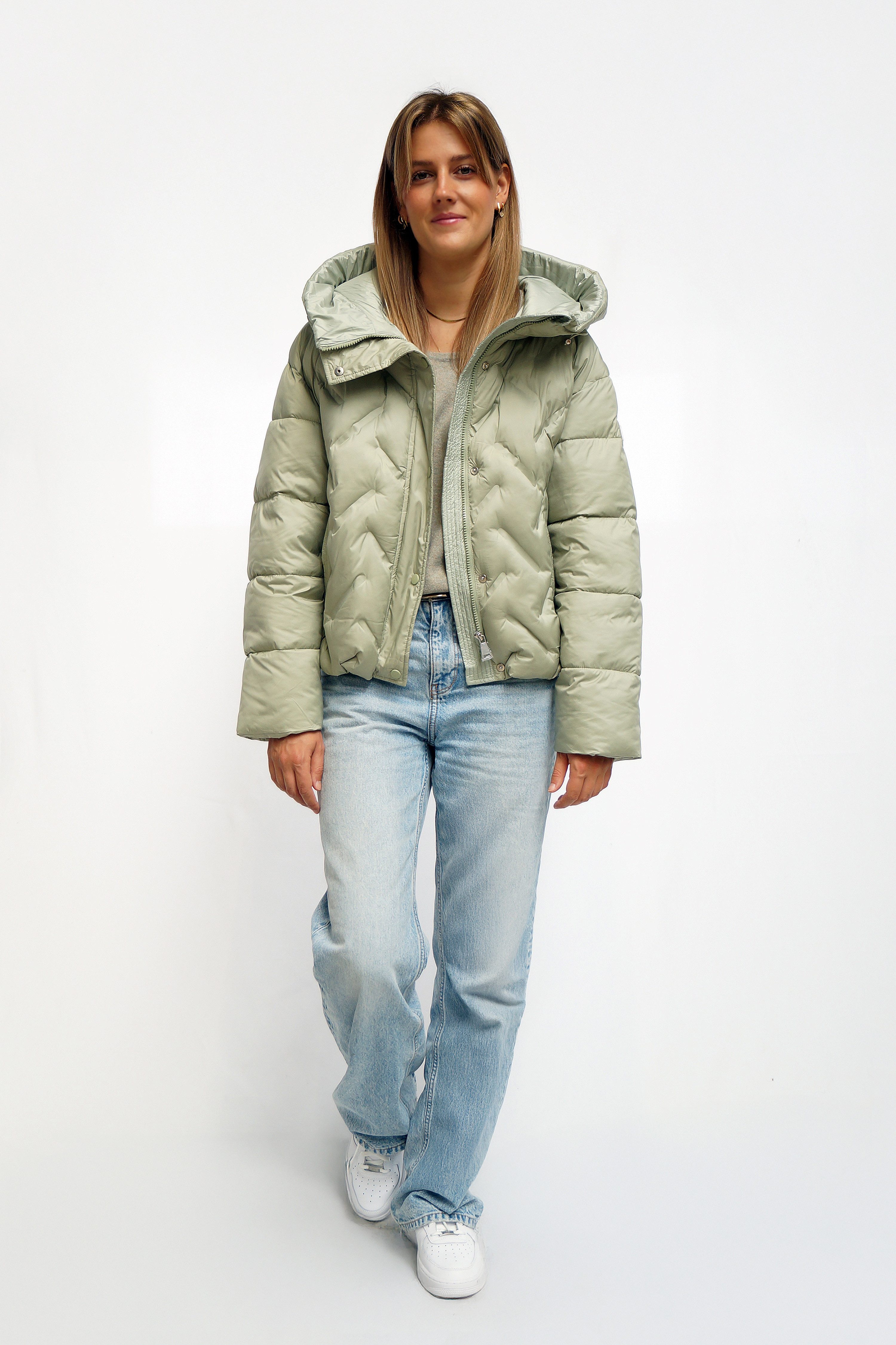 FUNK since 1776 Steppjacke kurz mit Kapuze und stylischem Steppdesign – Bild 4 von 5