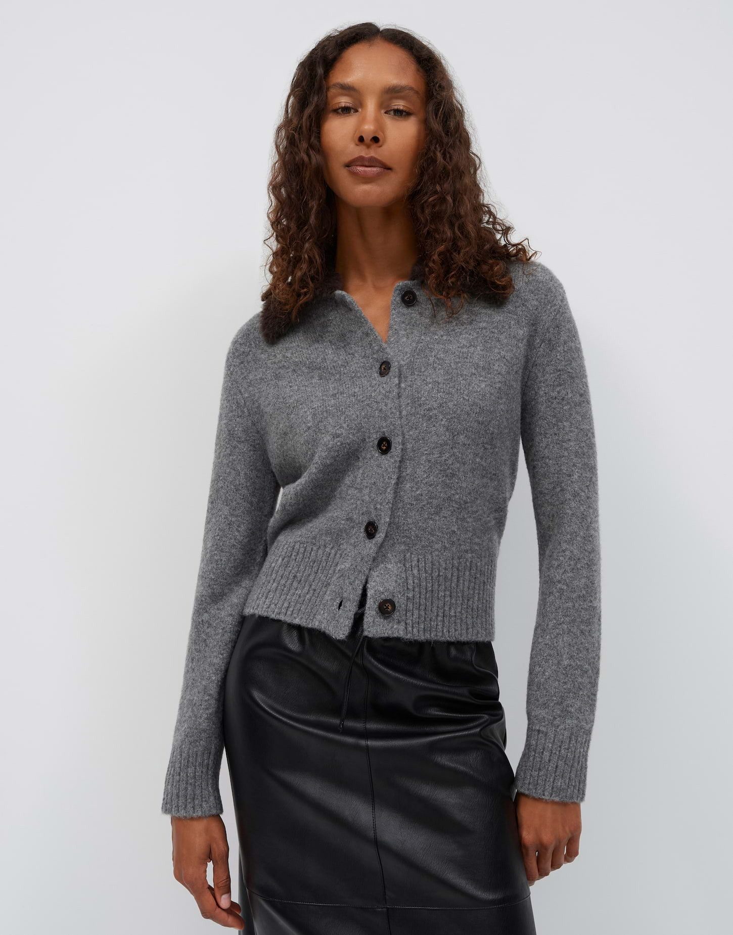 OPUS Strickjacke Dofur aus weichem Strick Verkürzte Länge mit geradem Schnitt und wandelbarem Kragen