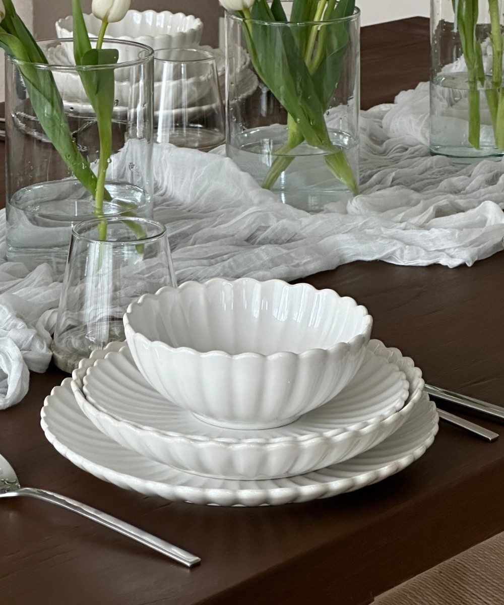 Zoha Teller-Set Lotus mit 3D-Wellenstruktur aus Porzellan, Stilvoll, Mikrowellenfest (24-tlg), 6 Personen, Porzellan, Tafelservice als Geschenk, für Zuhause oder Events, Spülmaschinenfest