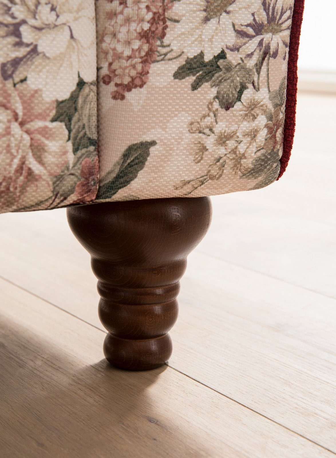 Furn.Design Sofa Elita, 2-Sitzer in beige mit Blumenmuster, Landhausstil, mit Bonell Federkern