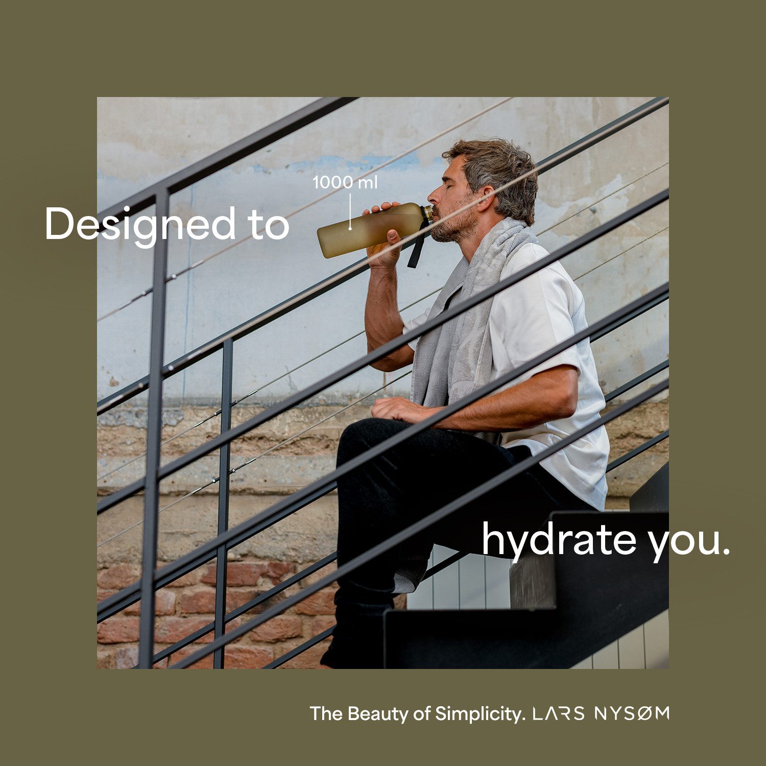 LARS NYSØM Trinkflasche Blæst, Trinkflasche mit Hydrationsskala und Trageschlaufe