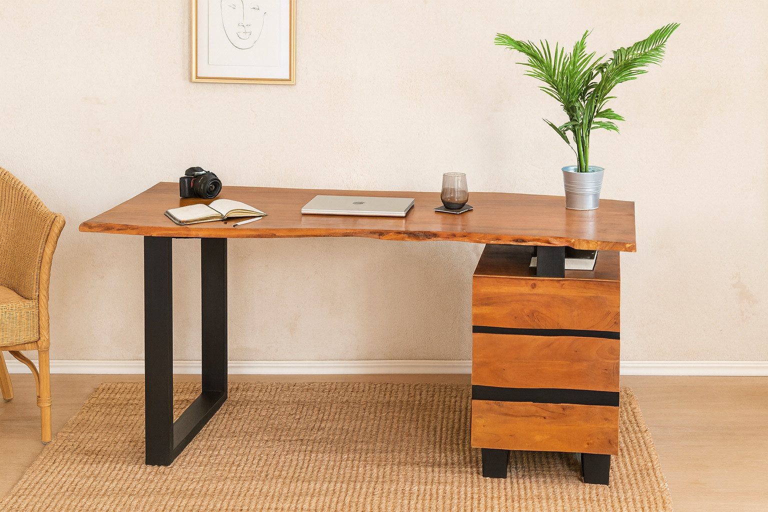 SAM® Schreibtisch Norah, massives Akazienholz, mit Schubladen und Metallgestell schwarz