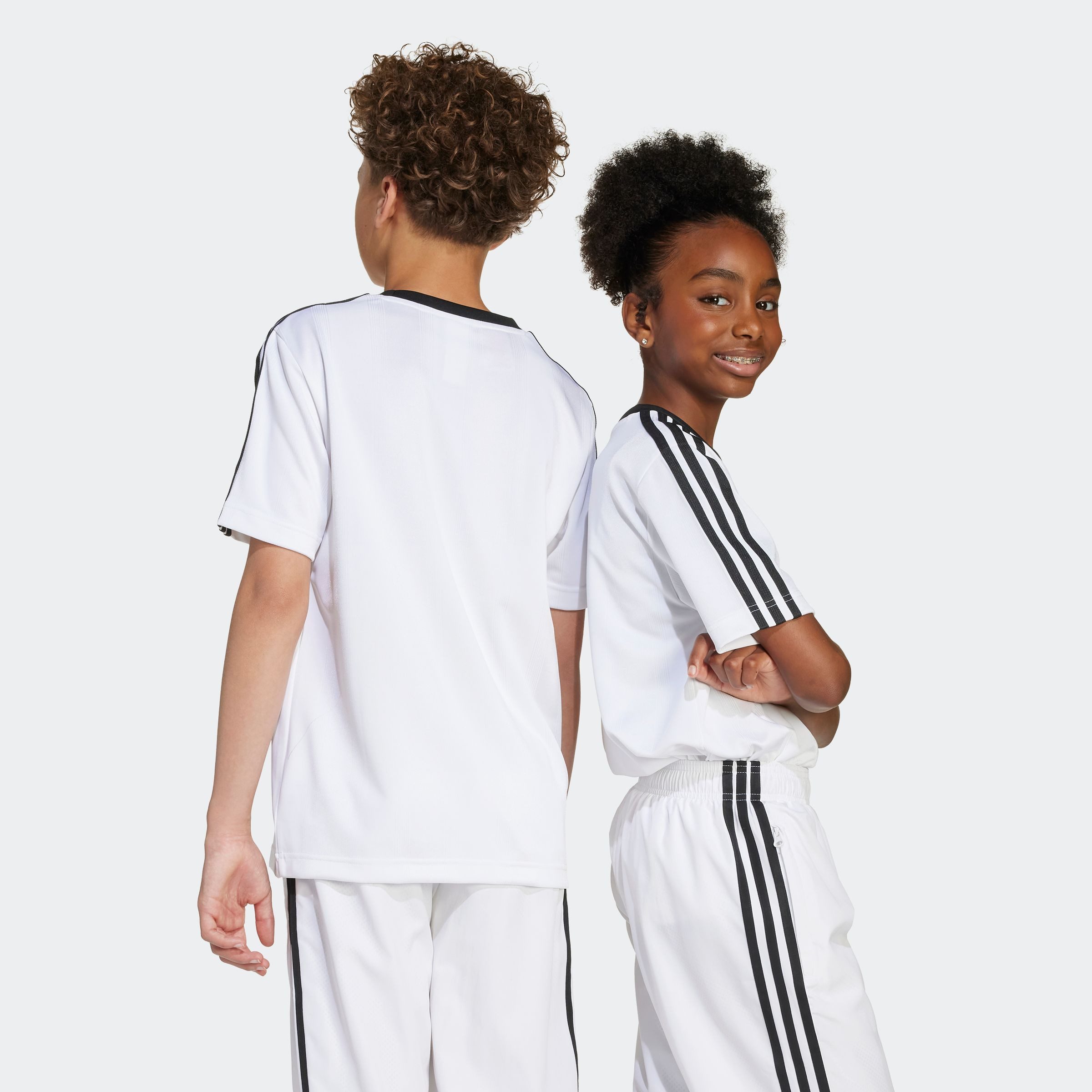 adidas Originals T-Shirt JACQUARD KIDS sportlicher Stil, lockere Passform, für Kinder und Teens