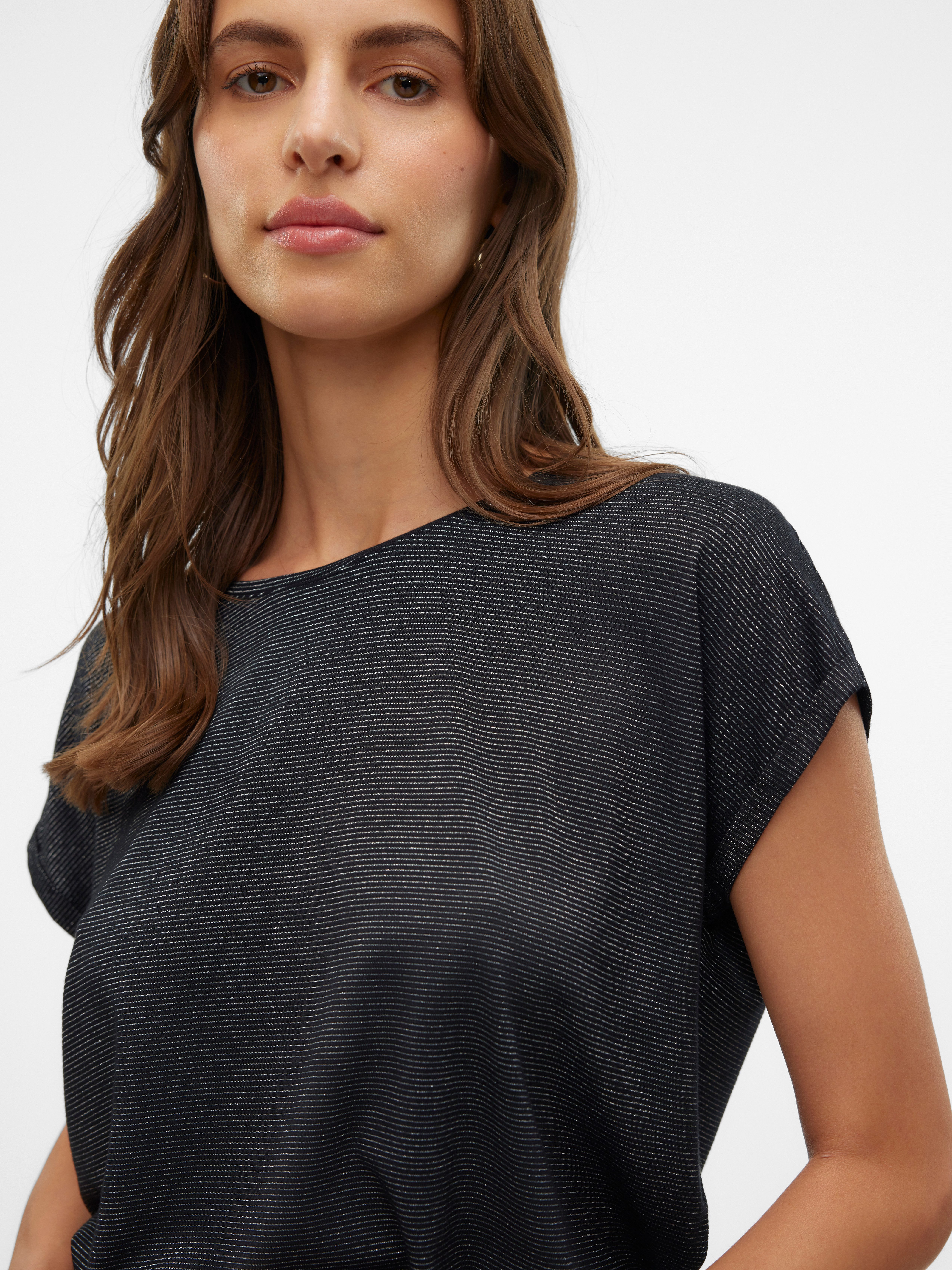 Vero Moda Rundhalsshirt VMLAVA PLAIN SS TOP LUREX STRIPE Viskosemischung, loose fit