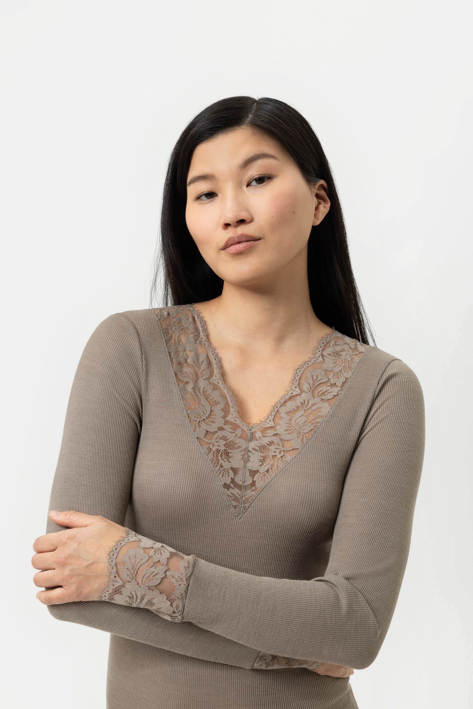 Mey Langarmshirt Mey T-Shirt langarm Serie Wool Love Uni T-Shirt (1-tlg) Longsleeve mit Spitze, feminin & zeitlos, Wolle-Seide-Mix