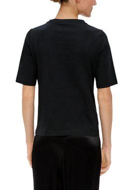 s.Oliver BLACK LABEL Kurzarmshirt T-Shirt mit Deko-Tape am Ausschnitt Schmuck-Detail