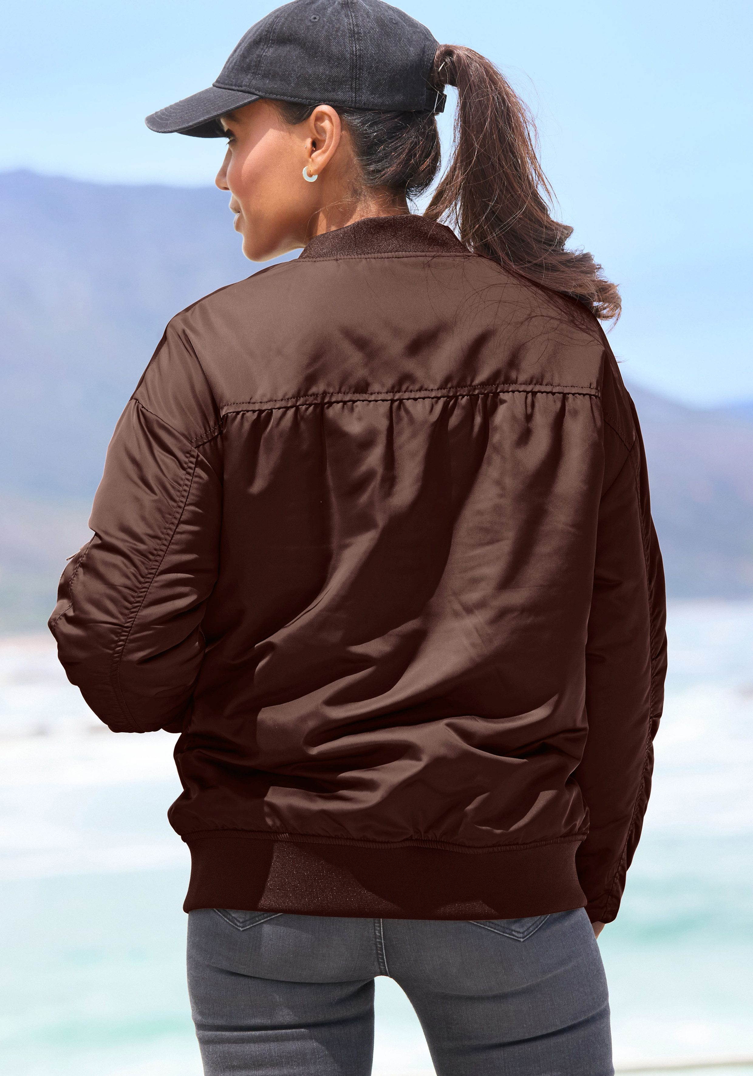 Buffalo Wendejacke in lässigem Oversized-Schnitt mit Leomuster Wendbare Übergangsjacke mit Animalprint, lässige Bomberjacke, modisch