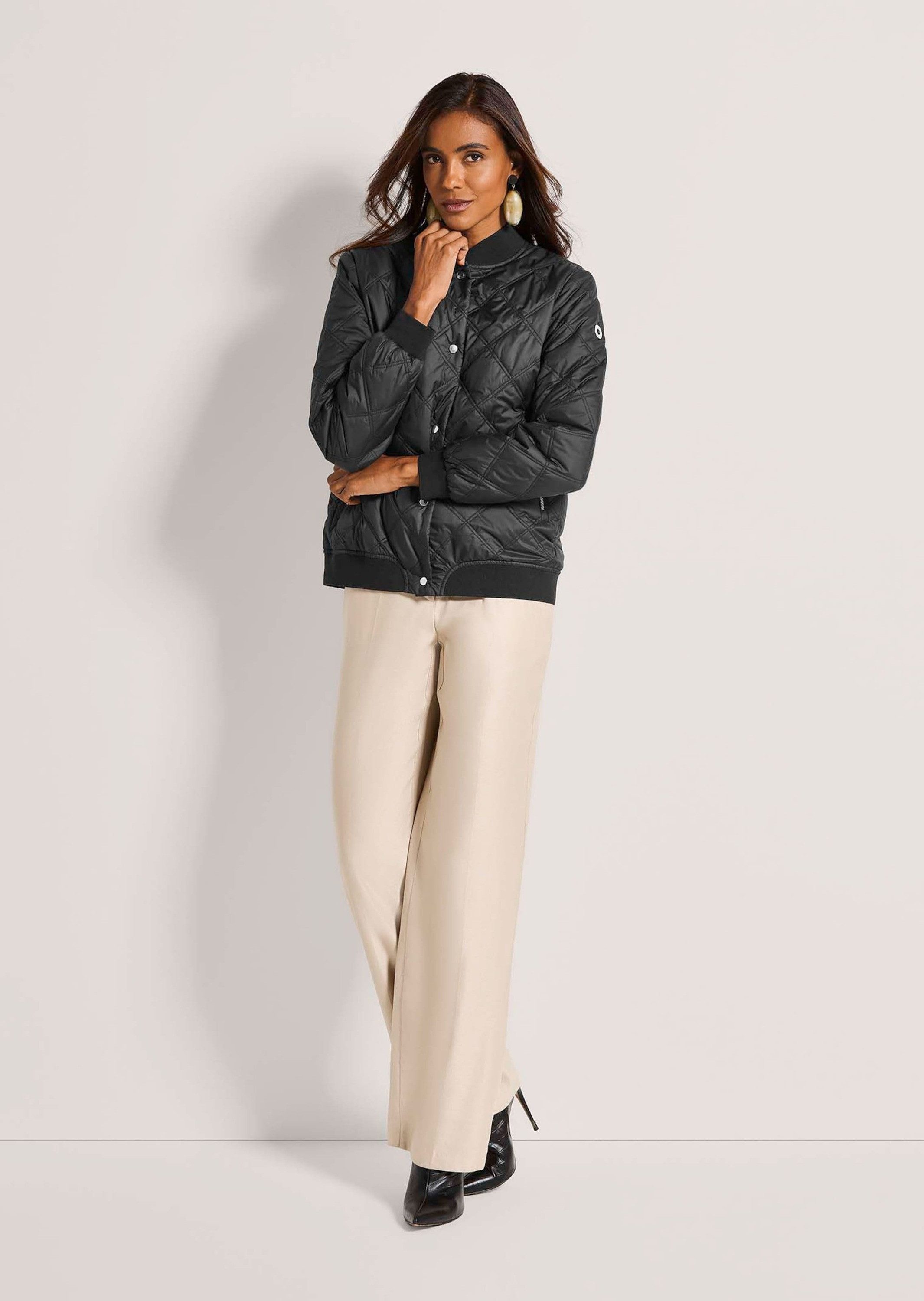 MADELEINE Outdoorjacke Steppjacke mit Rundhals Übergangsjacke mit Druckknop günstig online kaufen