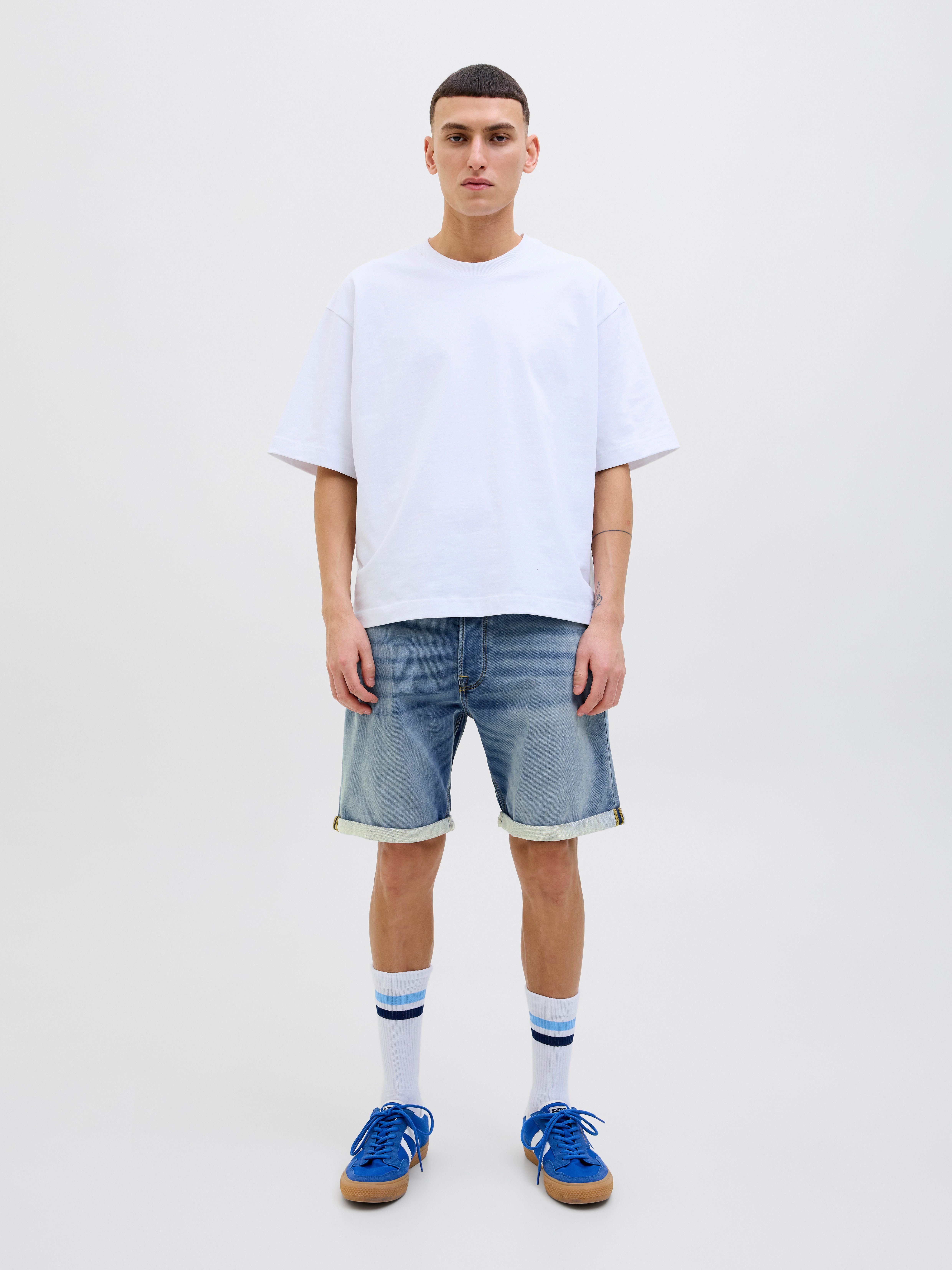 Jack & Jones Shorts JJIRICK mit Aufschlag und Knopfverschluss für den Sommer unifarben, regular fit, Web, Five-Pocket-Stil, elastisch